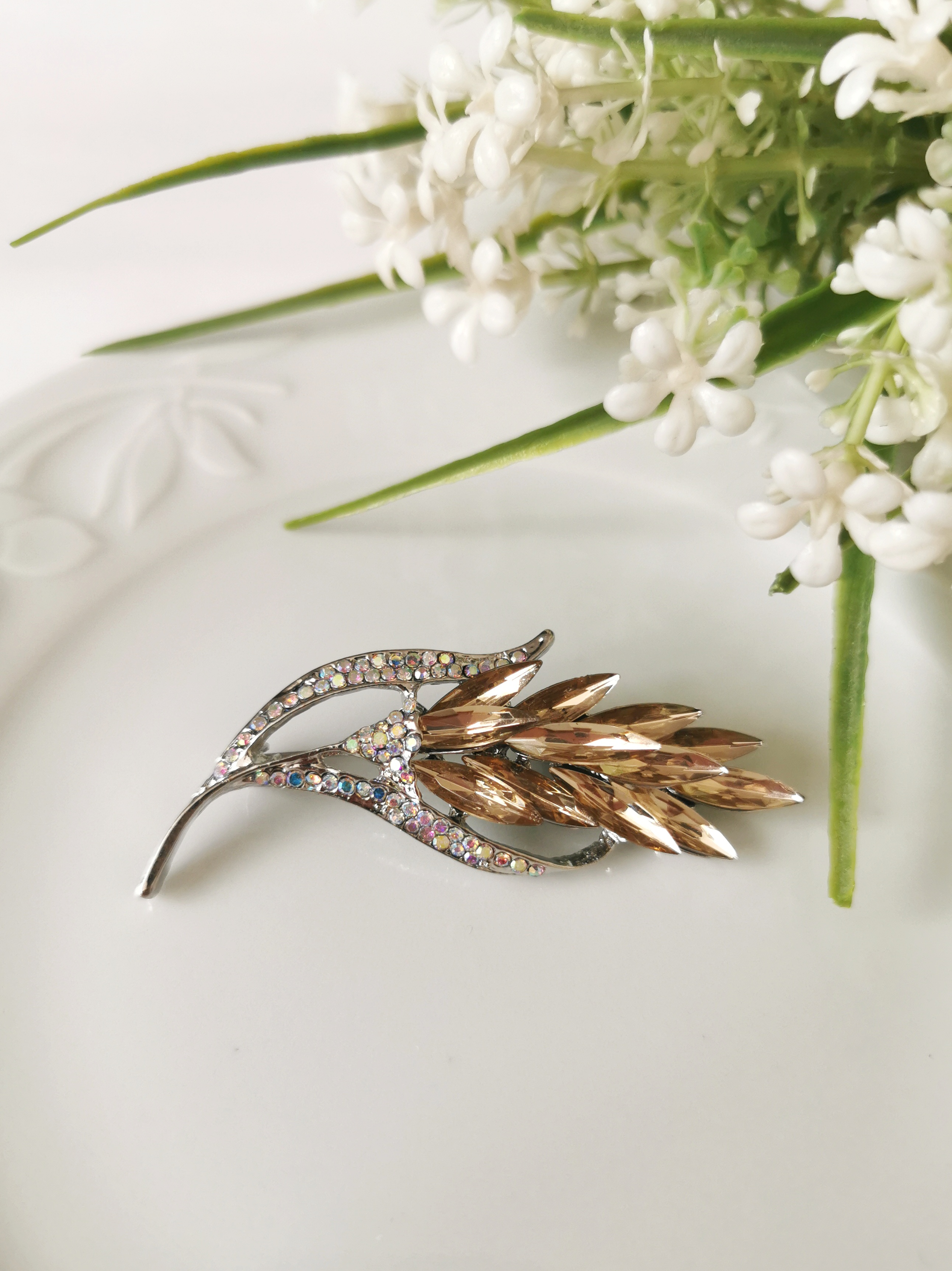 Işıltılı Başak Broş