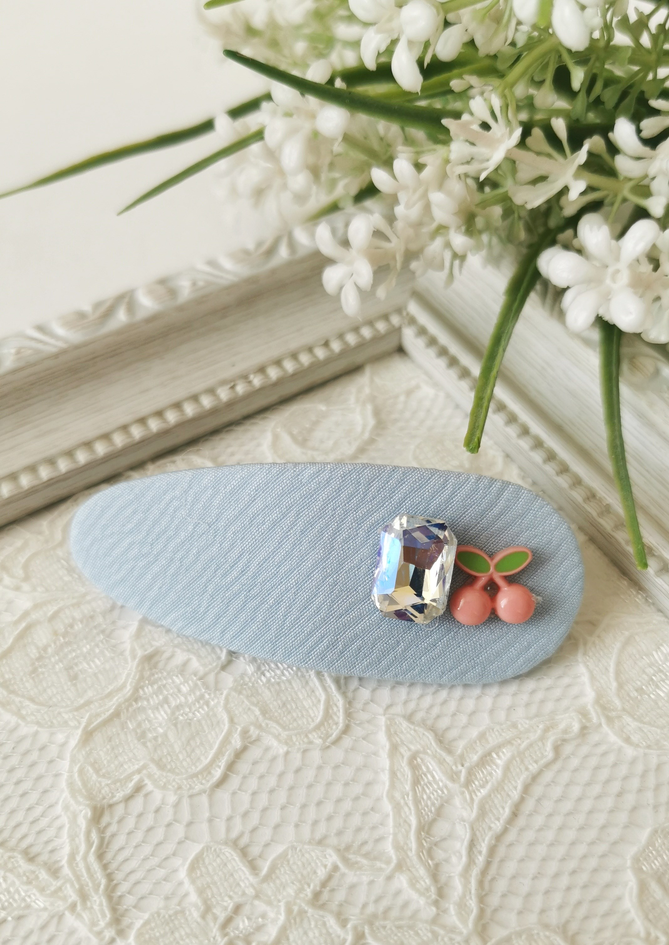 Kiraz Figürlü Mavi Kumaş Çıt Çıt Çocuk Tokası 7,5x3 cm