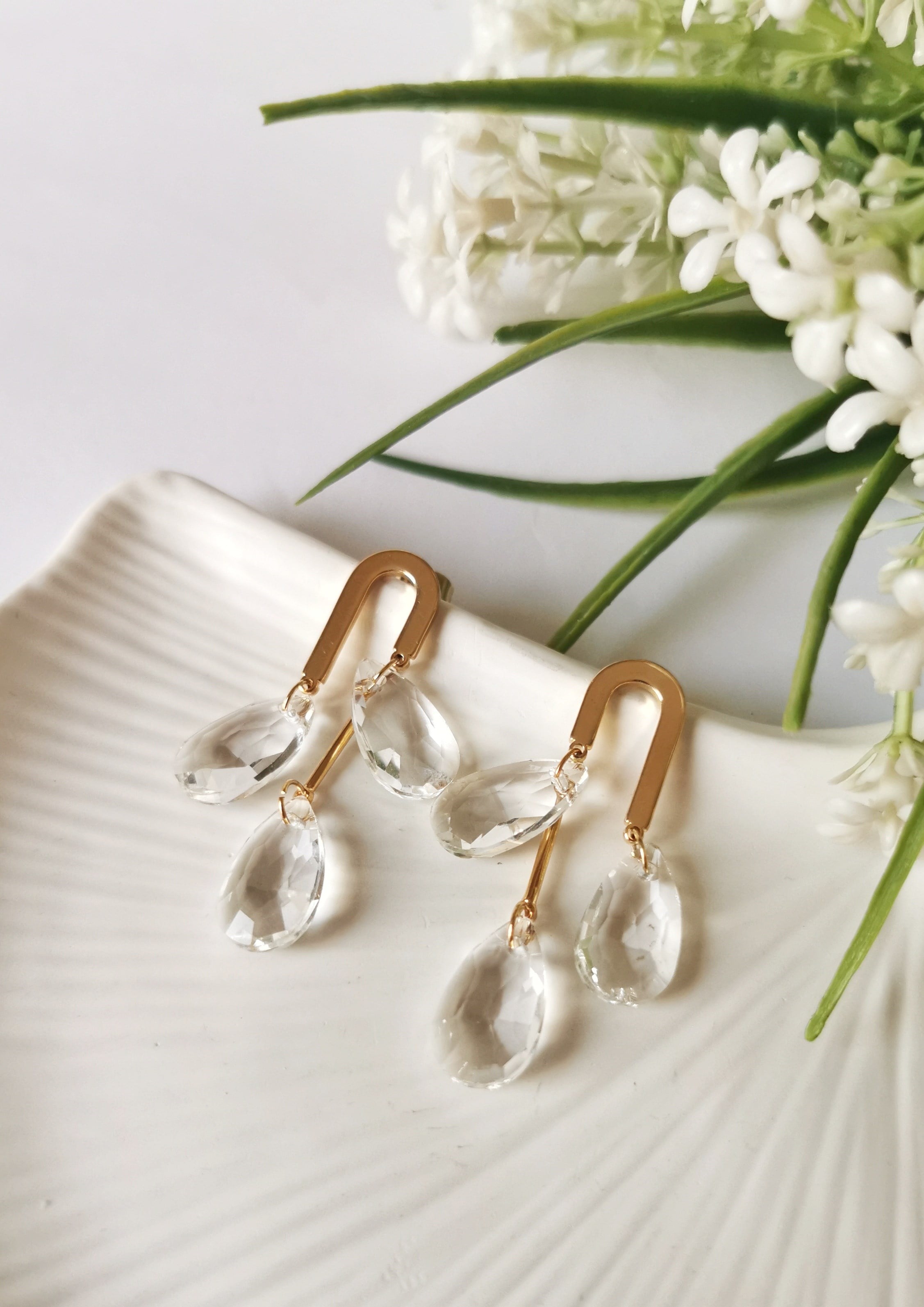 Kristal Damla Taşlı Çelik Sallantılı Küpe 1,5x4,5 cm
