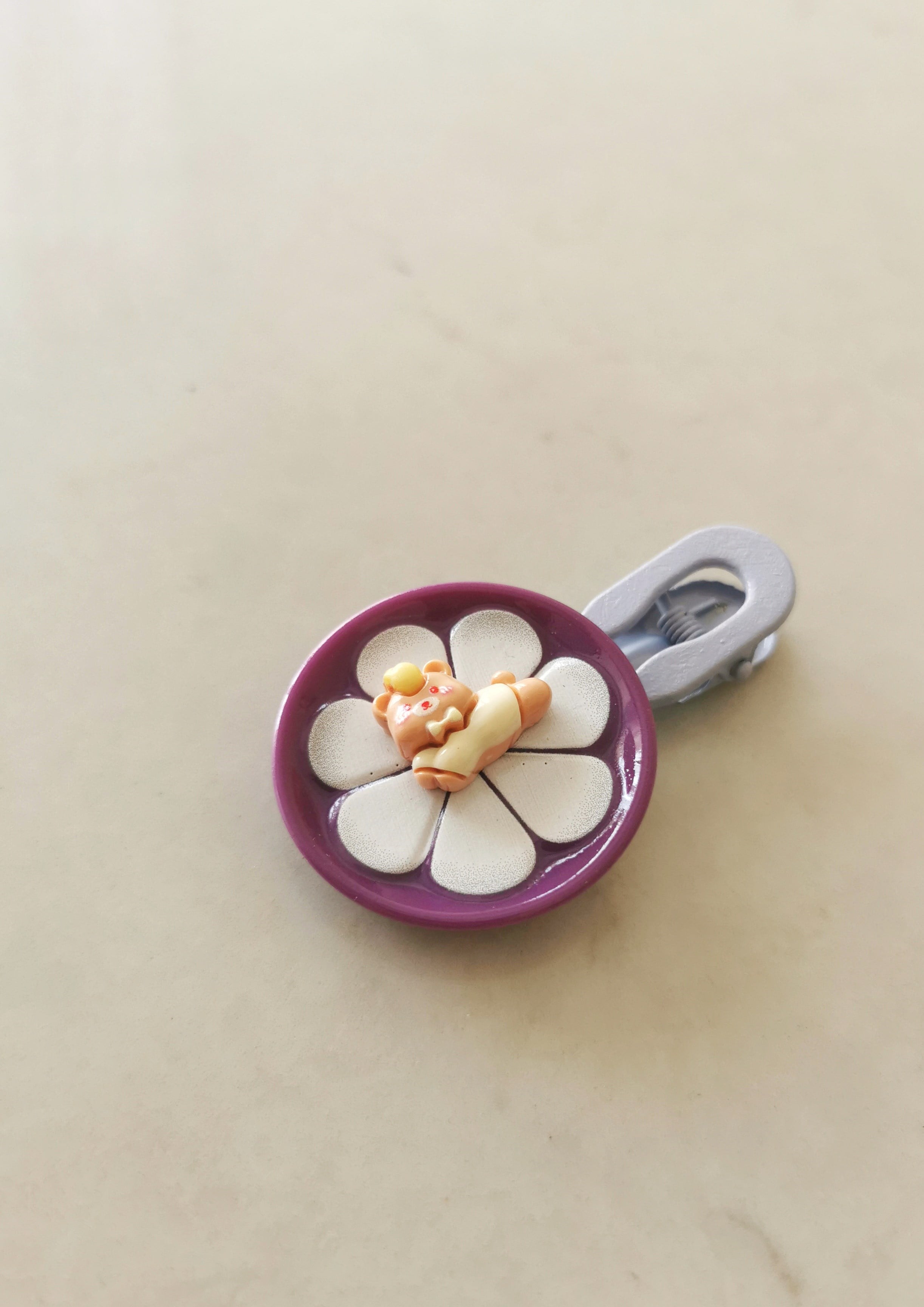 Meyve Detaylı Sevimli Hayvancık Figürlü Çocuk Tokası 6x4 cm Mor