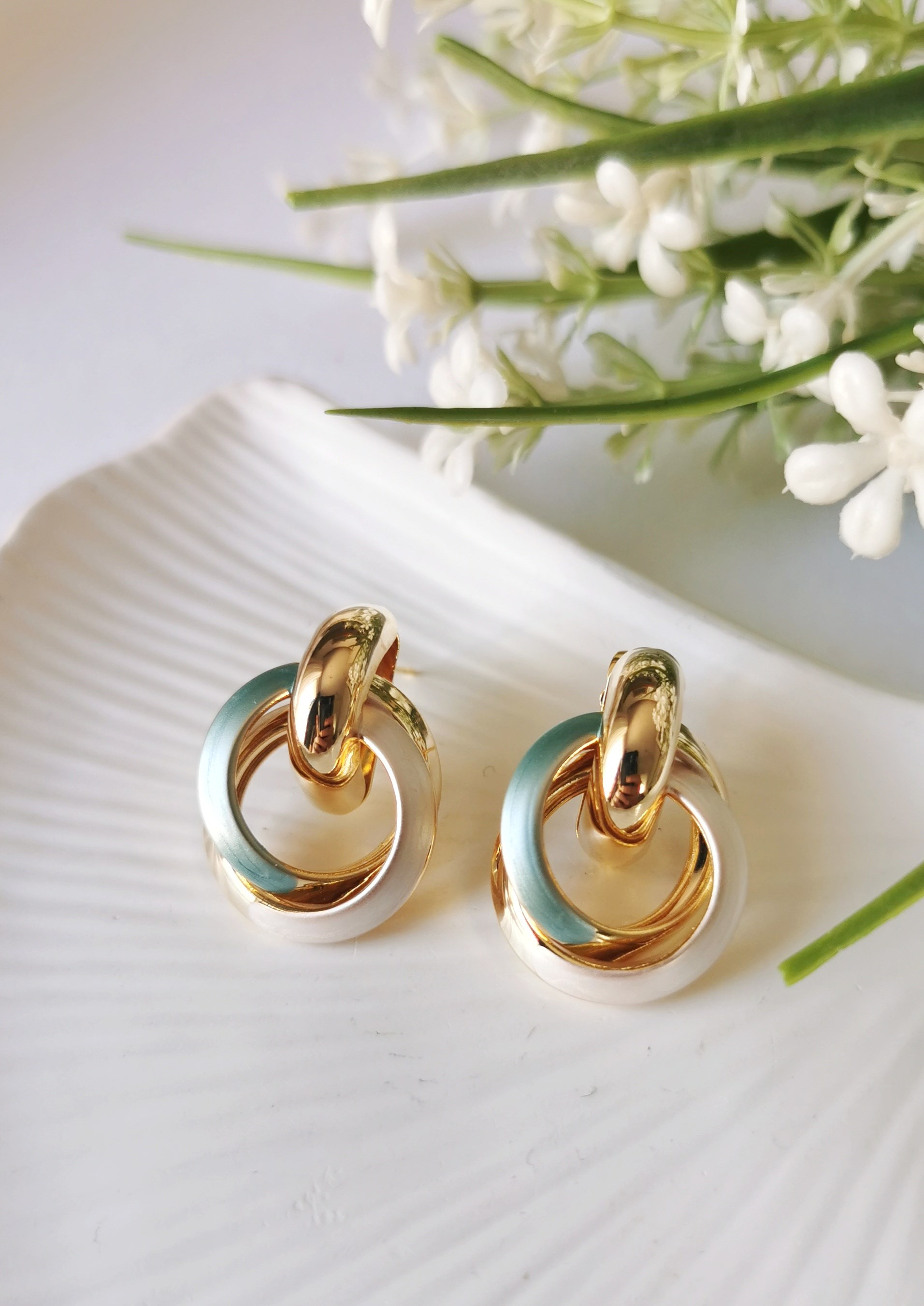 Mira İç İçe Halka Çelik Küpe 2x2,5 cm – Buz Mavisi