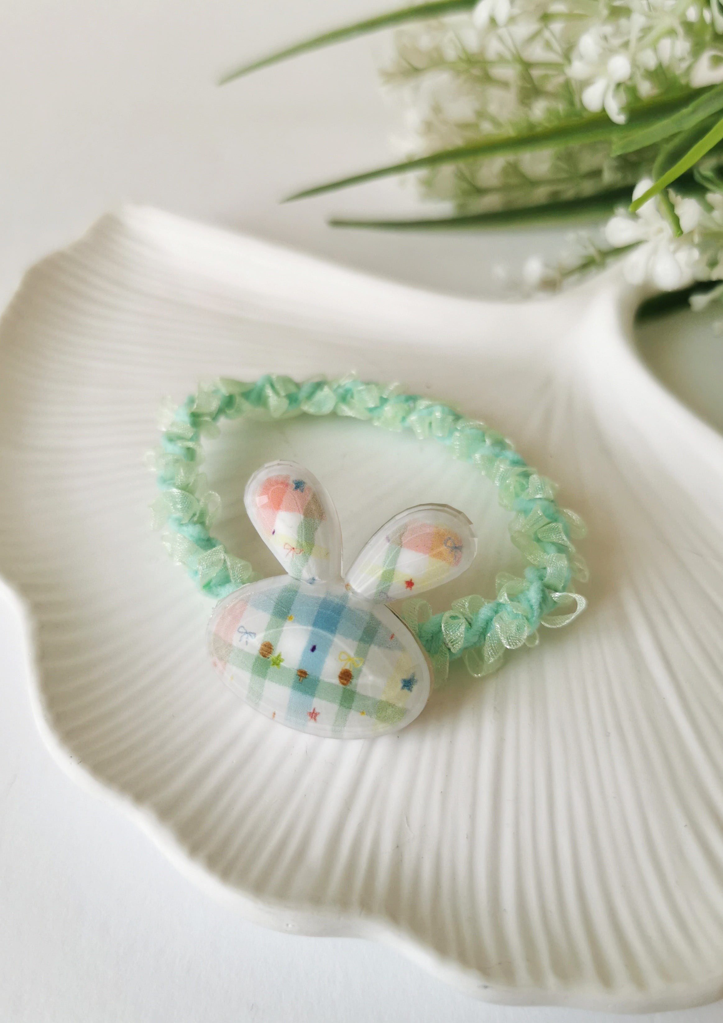 Pastel Ekose Tavşan Figürlü Yeşil Lastikli Saç Tokası
