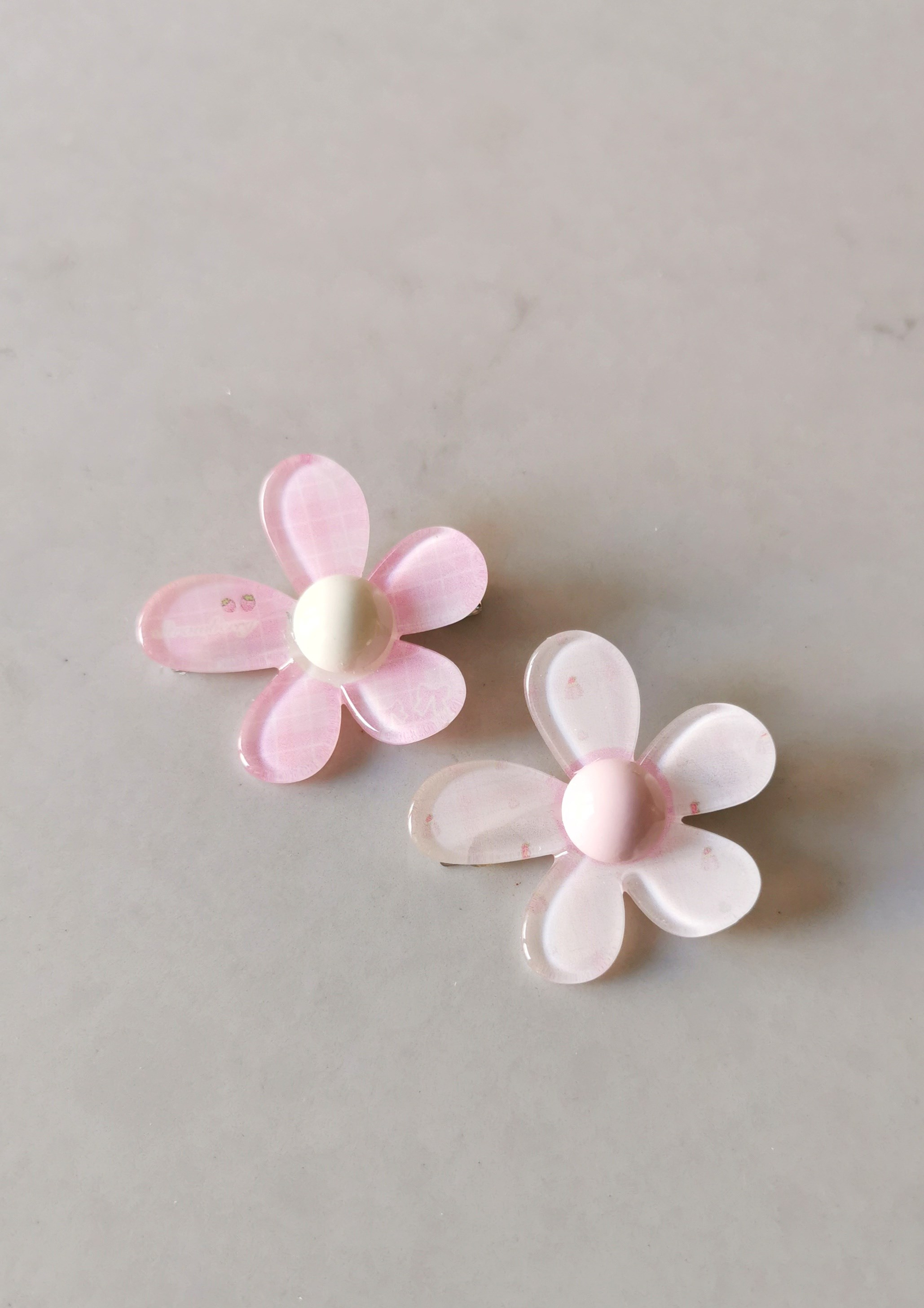 Pembe Çiçek Figürlü Çiftli Pensli Çocuk Tokası 5x4,5 cm
