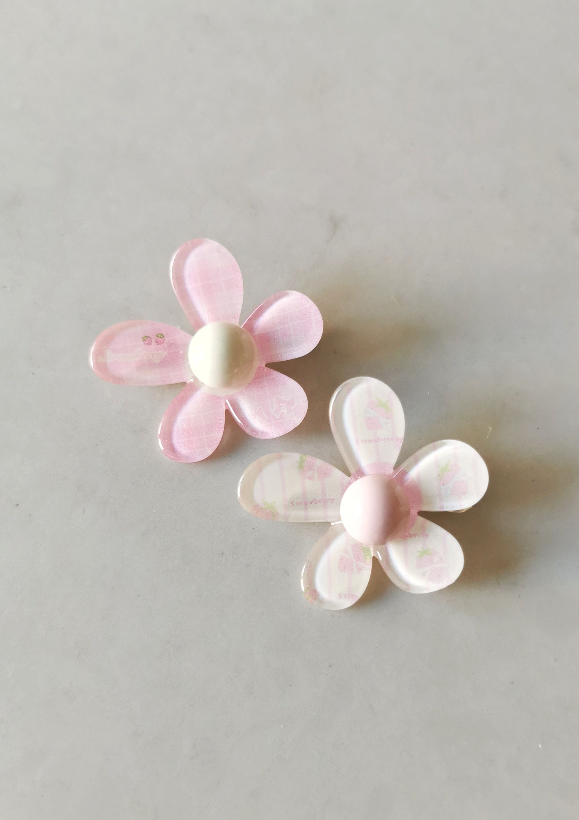 Pembe Çiçek Figürlü Çiftli Pensli Çocuk Tokası 5x4,5 cm