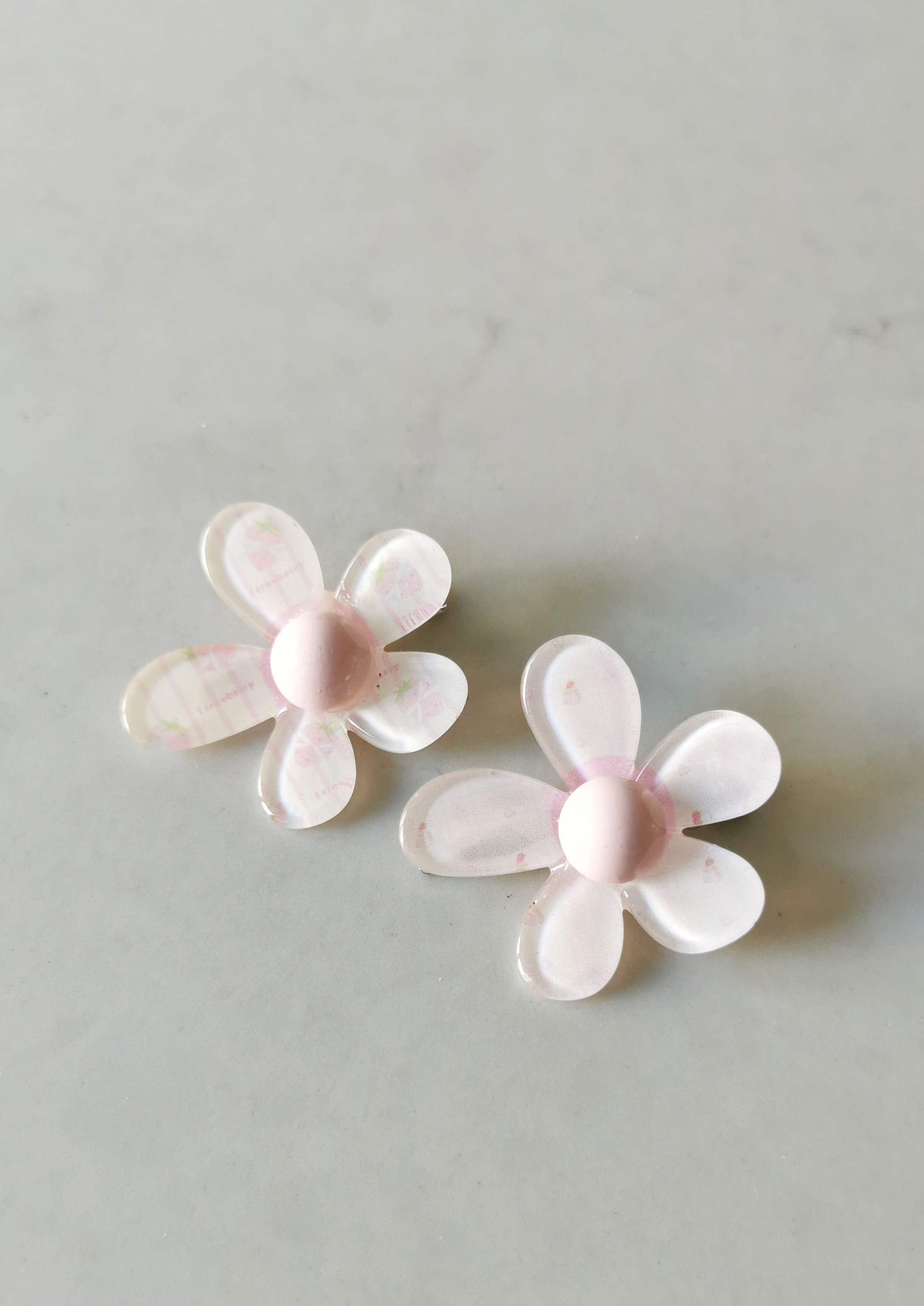Pembe Çiçek Figürlü Çiftli Pensli Çocuk Tokası 5x4,5 cm