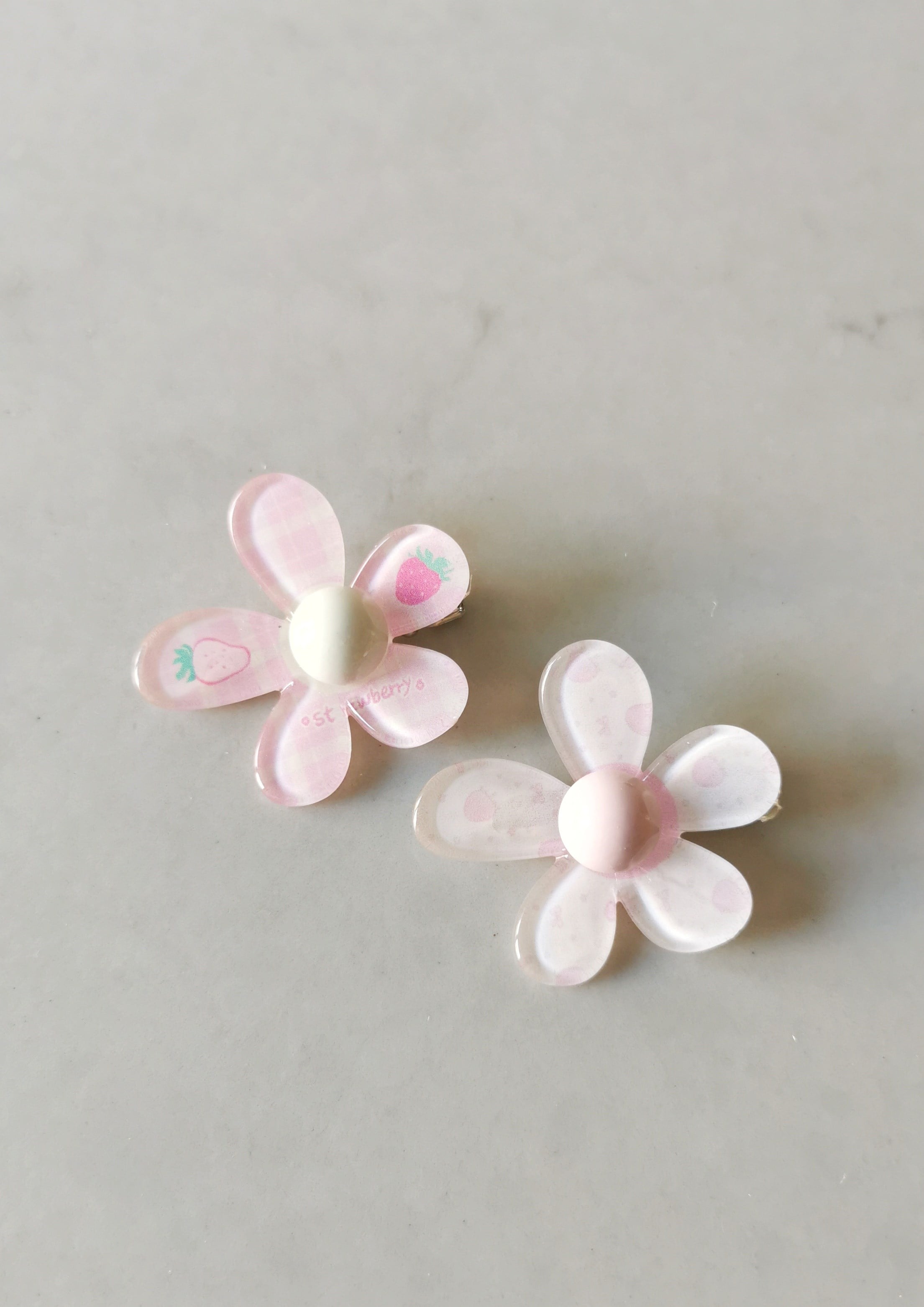 Pembe Çiçek Figürlü Çiftli Pensli Çocuk Tokası 5x4,5 cm