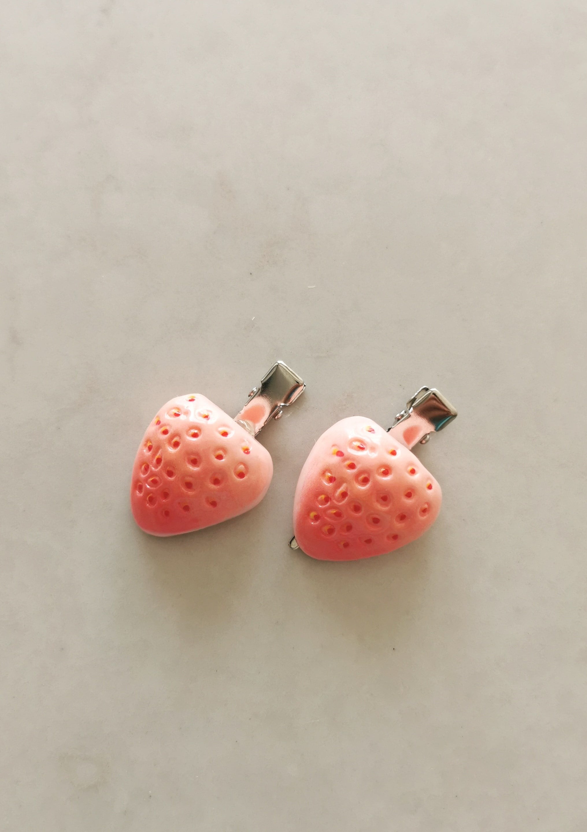 Pembe Çilek Figürlü Pensli 2'li Çocuk Saç Tokası 4,5x3 cm