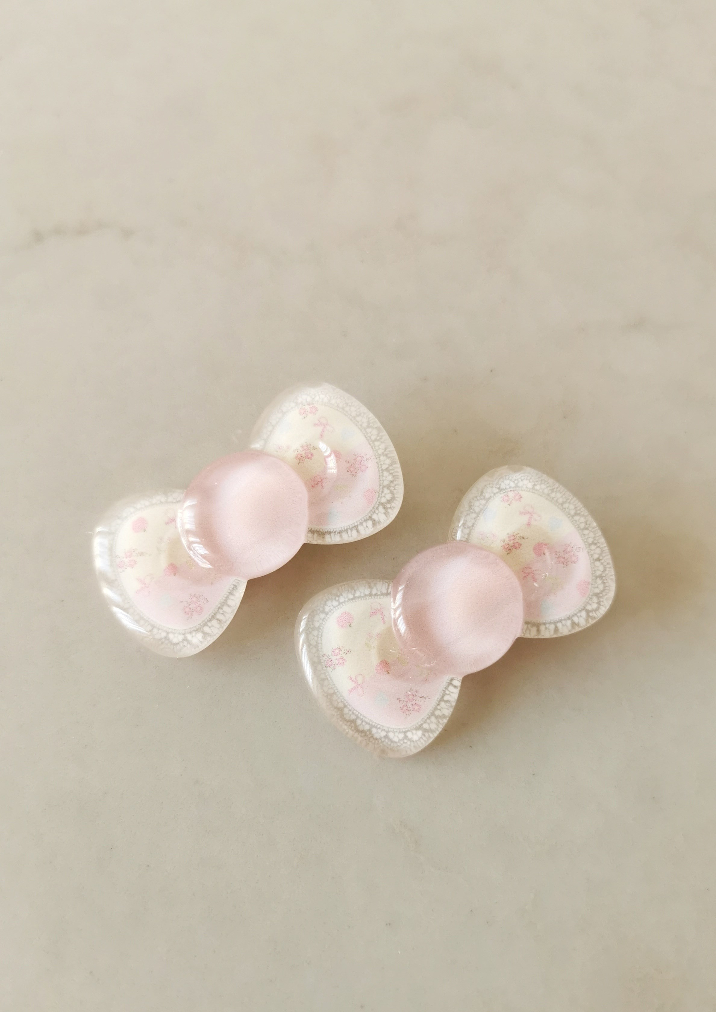 Pembe Fiyonk Temalı Çiçek Desenli Çiftli Pensli Çocuk Tokası 4,5x2,5 cm