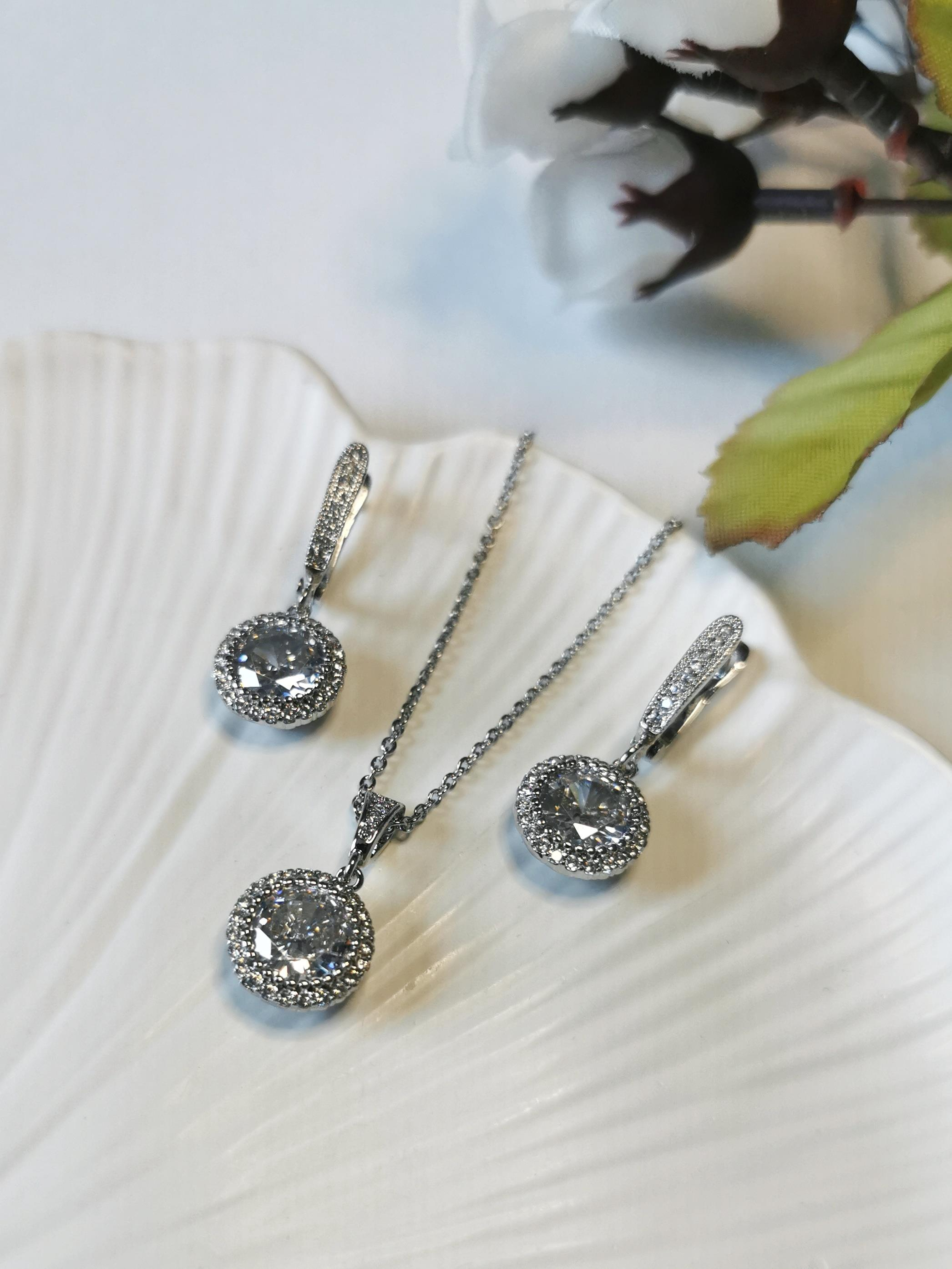 Premium Seri Kristal Zirkon Taşlı Vip Kolye ve Küpe Seti Silver