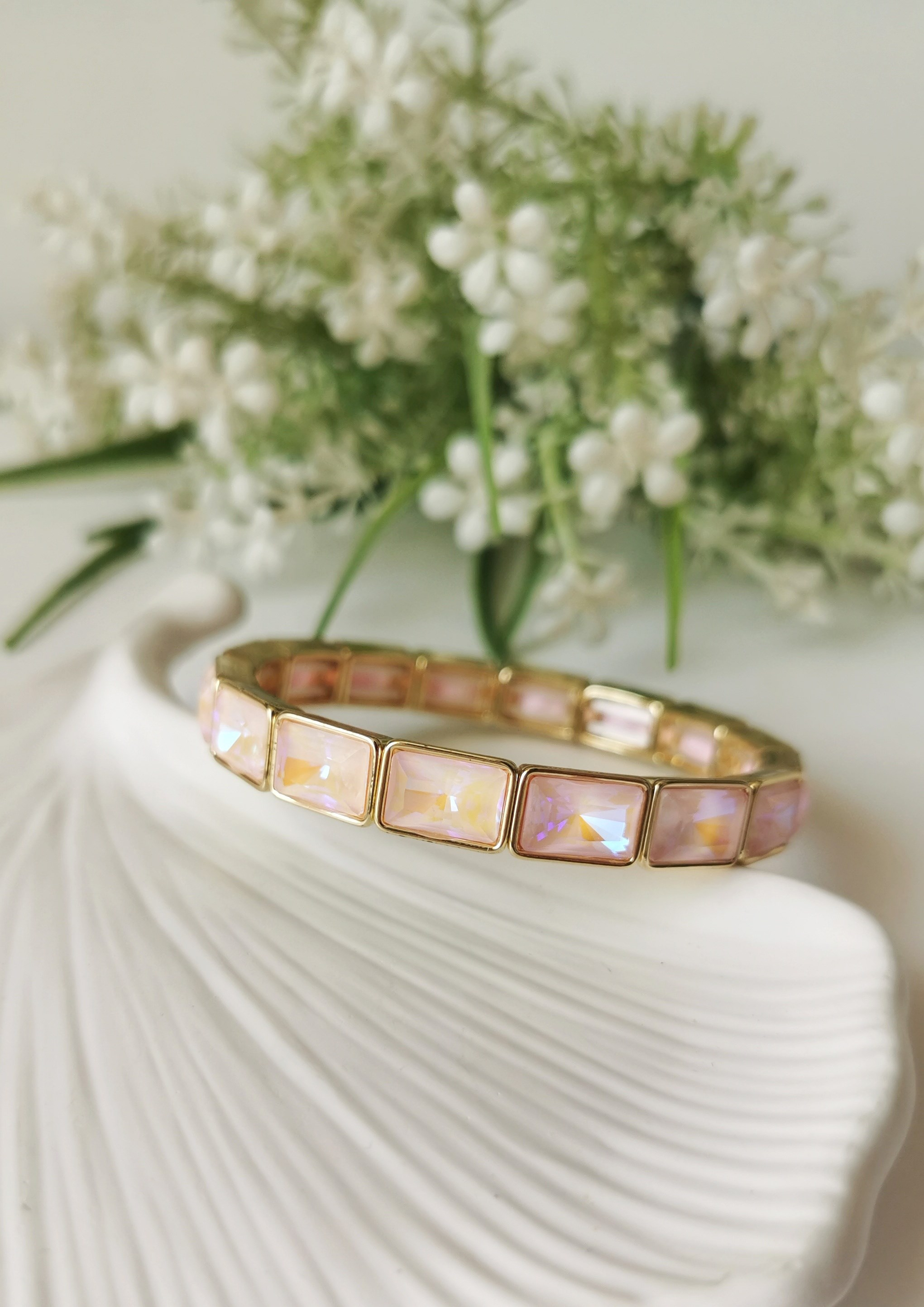 Pudra Pembe Kristal Taşlı Bileklik – 14K Gold Lastikli Tasarım