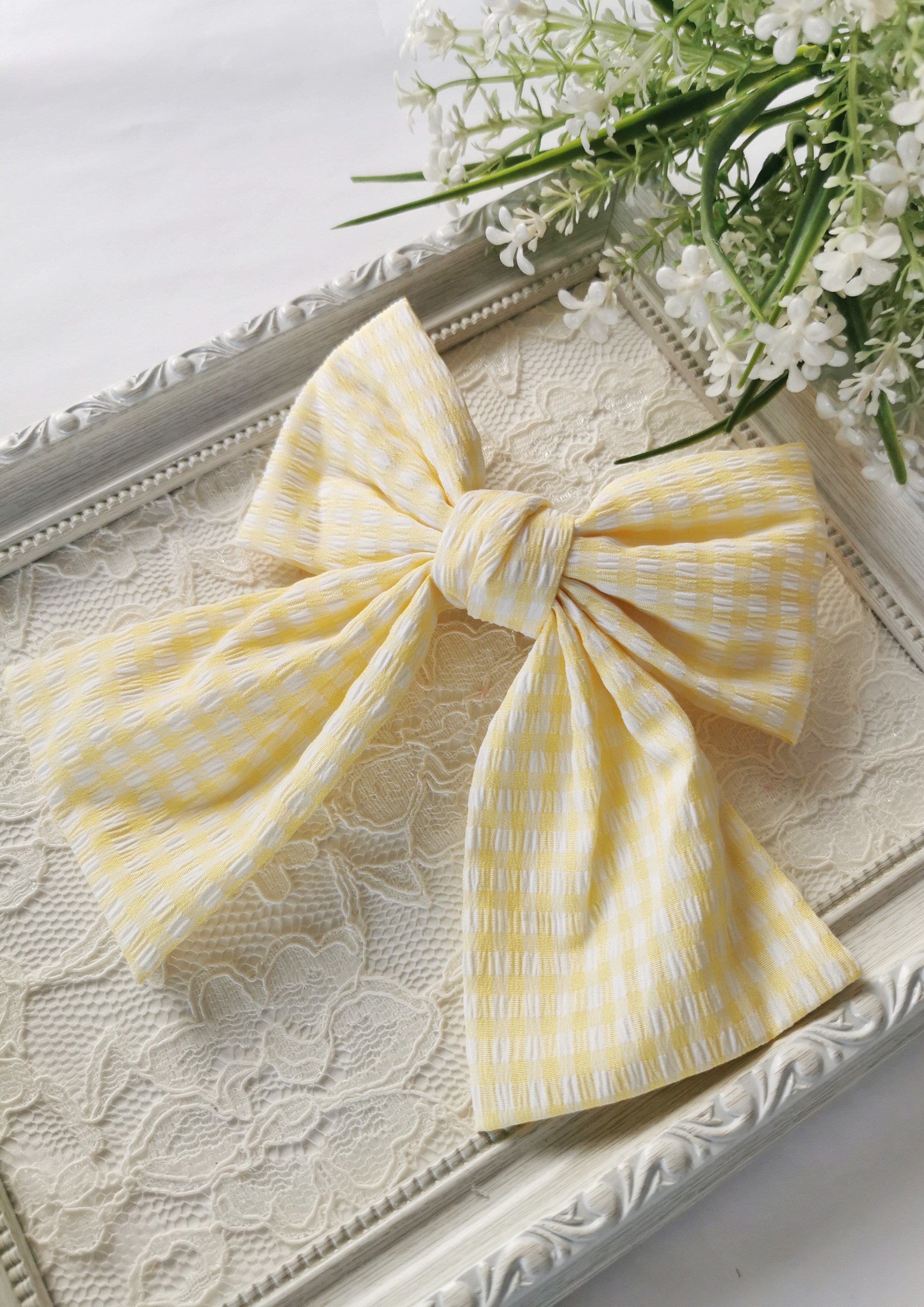 Sarı Beyaz Pötikare Fiyonk Otomatik Klipsli Toka 14 x 14 cm