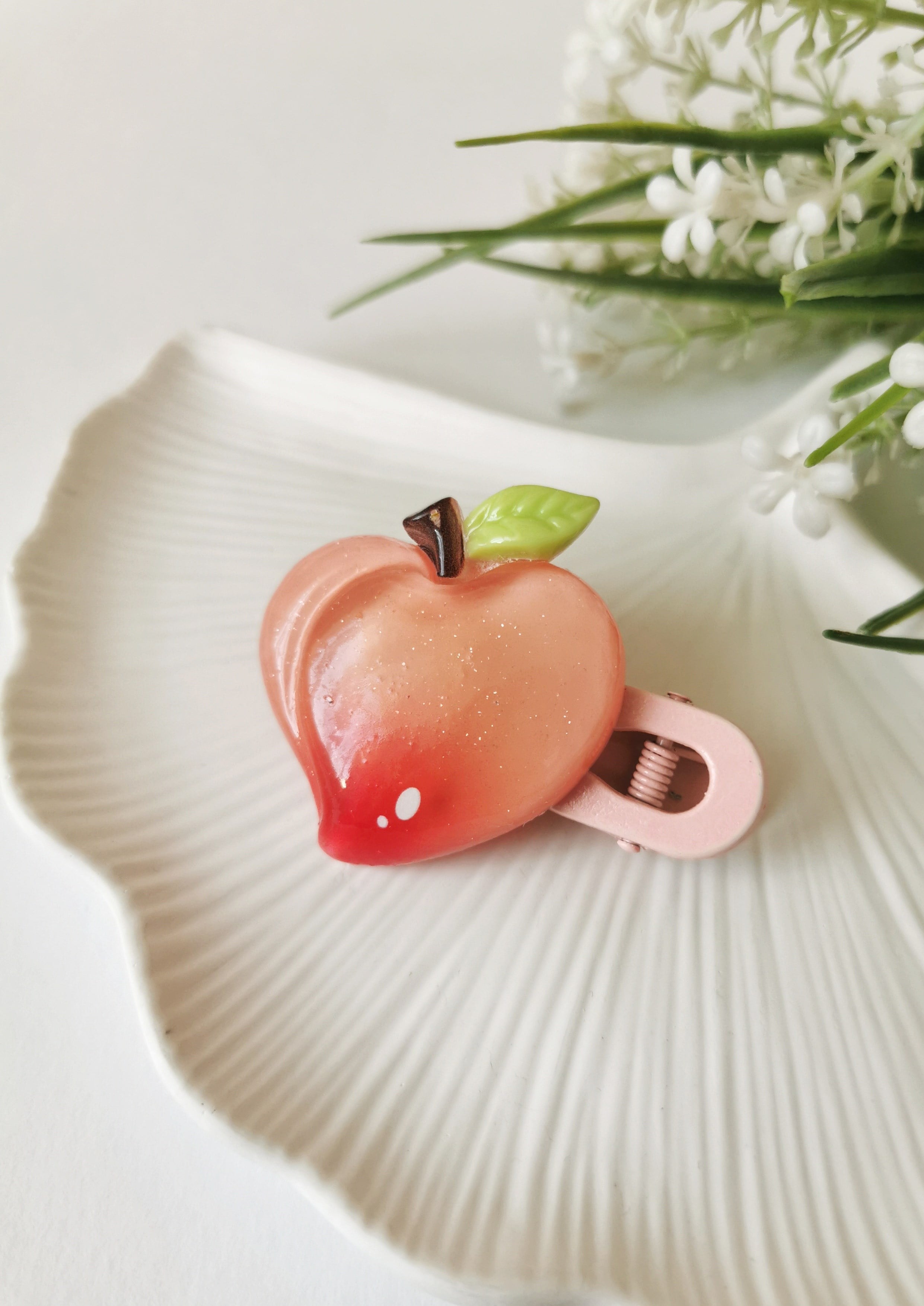 Şeftali Figürlü Yavruağzı Pensli Çocuk Tokası 6 x 4,5 cm