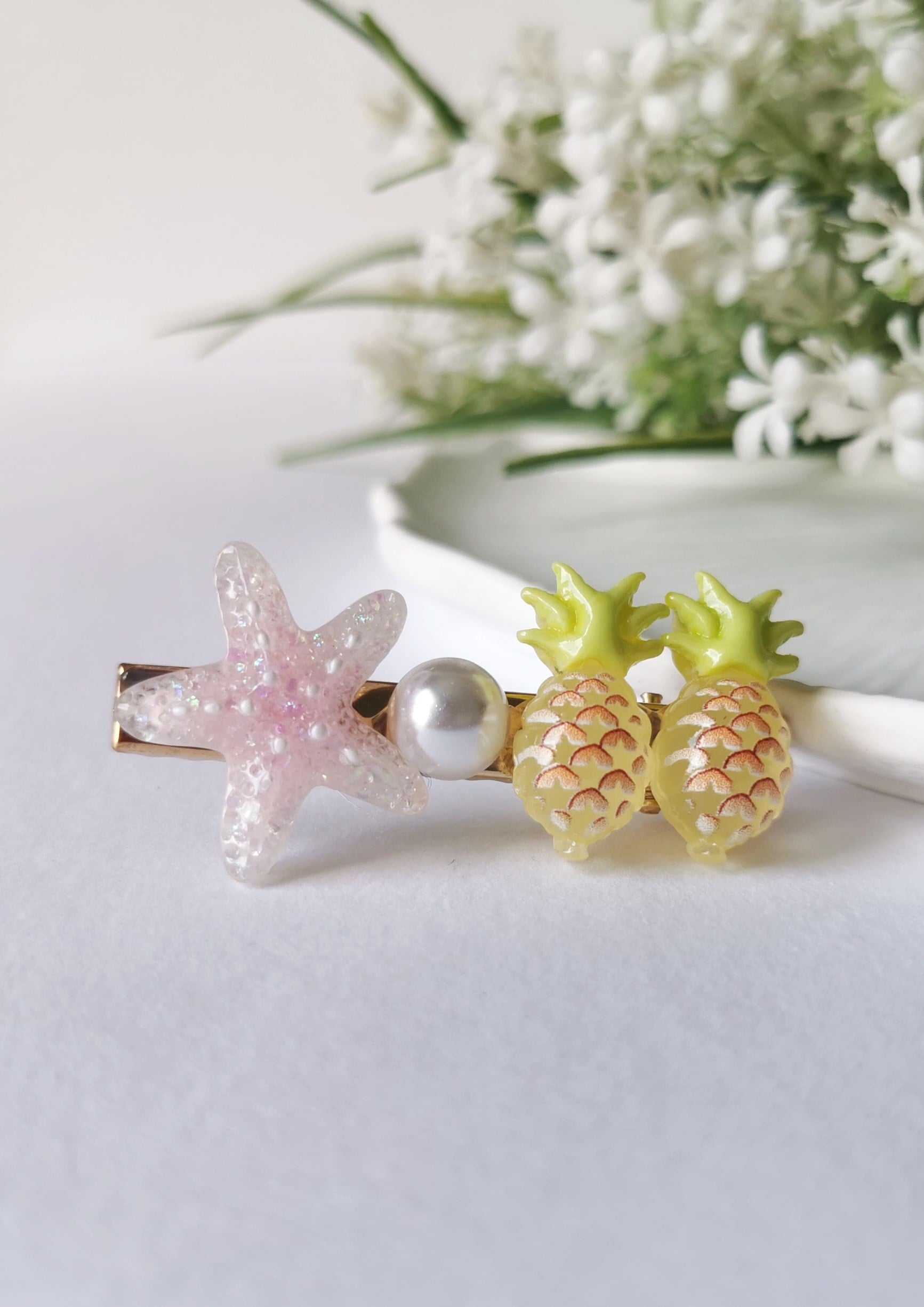 Simli Denizyıldızı & Ananas Desenli Pensli Toka – 6x2,5 cm