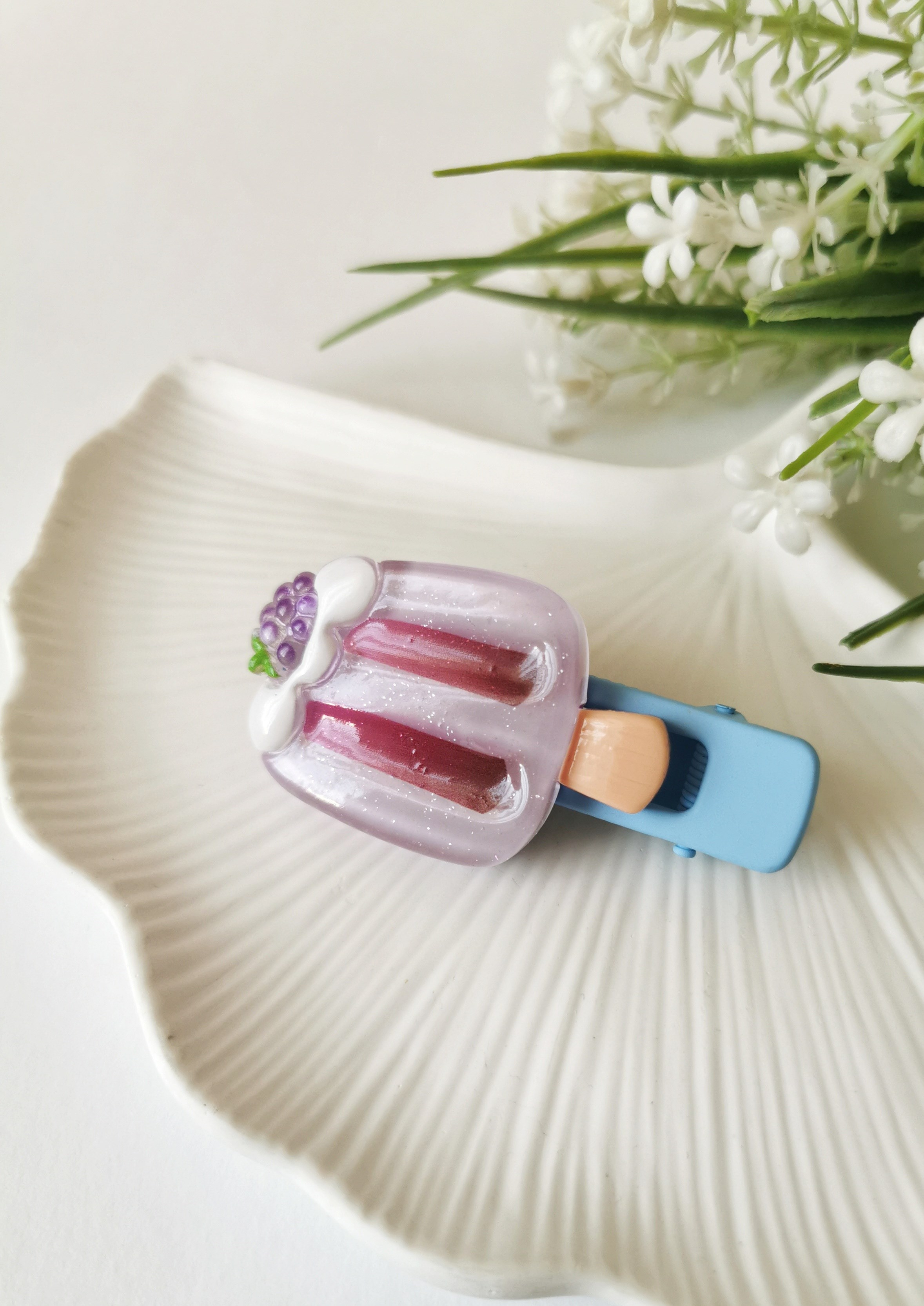 Üzüm Detaylı Sevimli Dondurma Figürlü Çocuk Tokası Mavi Pensli 6,5 x 3 cm