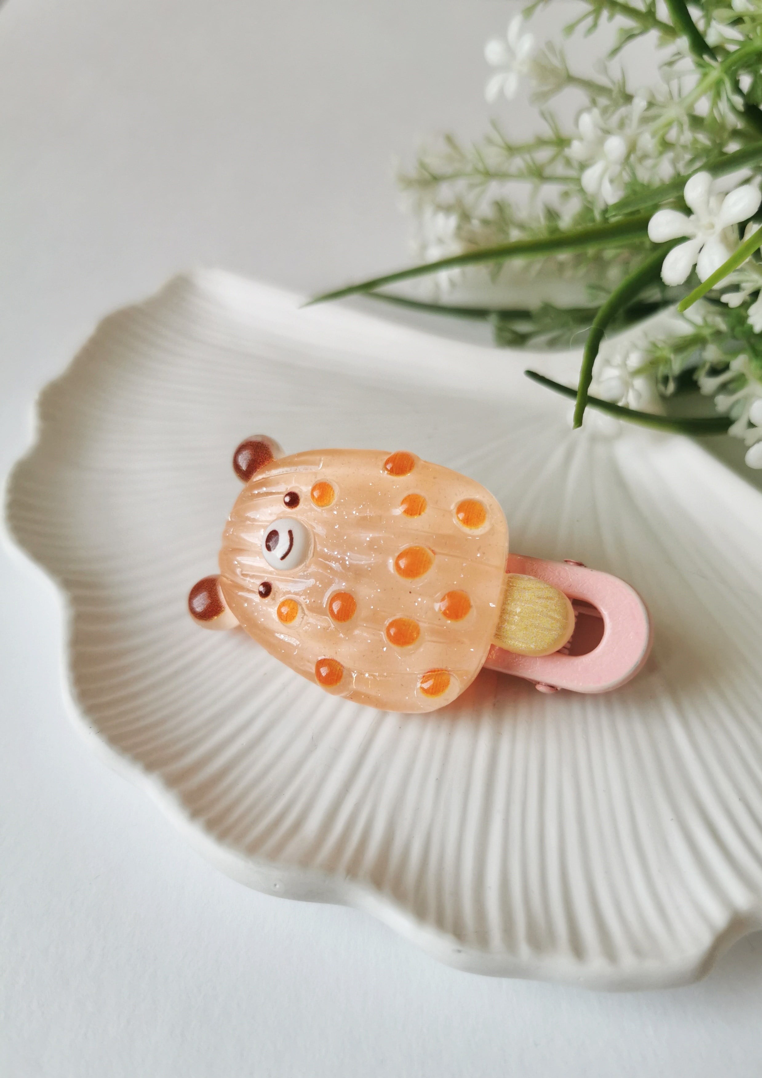 Yavruağzı Ayıcık Figürlü Dondurma Çocuk Tokası 6 x 3,5 cm
