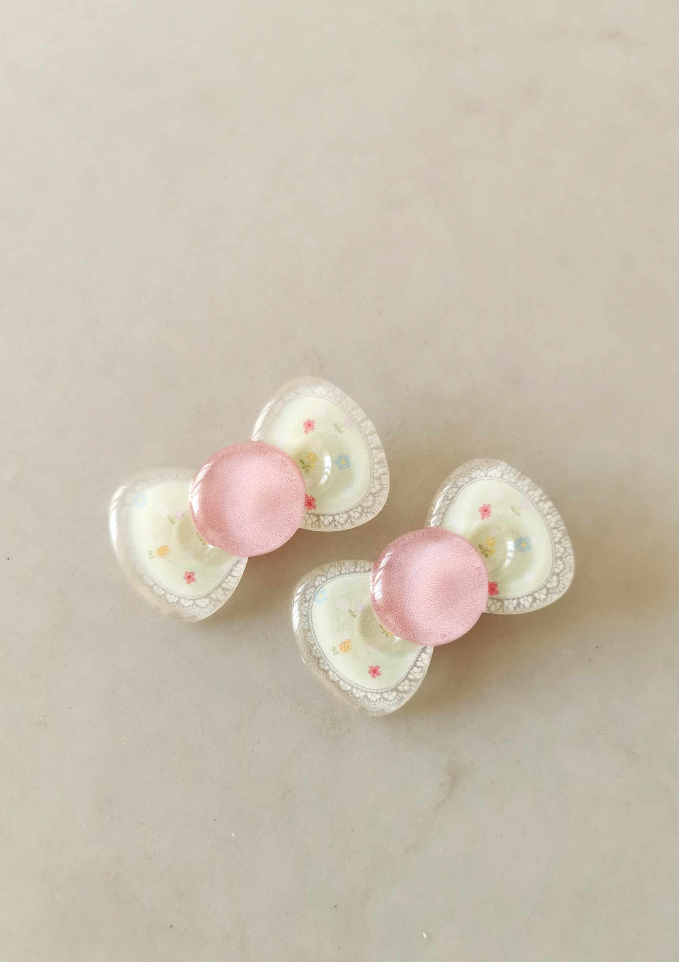 Yeşil Pembe Fiyonk Temalı Çiçek Desenli Çiftli Pensli Çocuk Tokası 4,5x2,5 cm