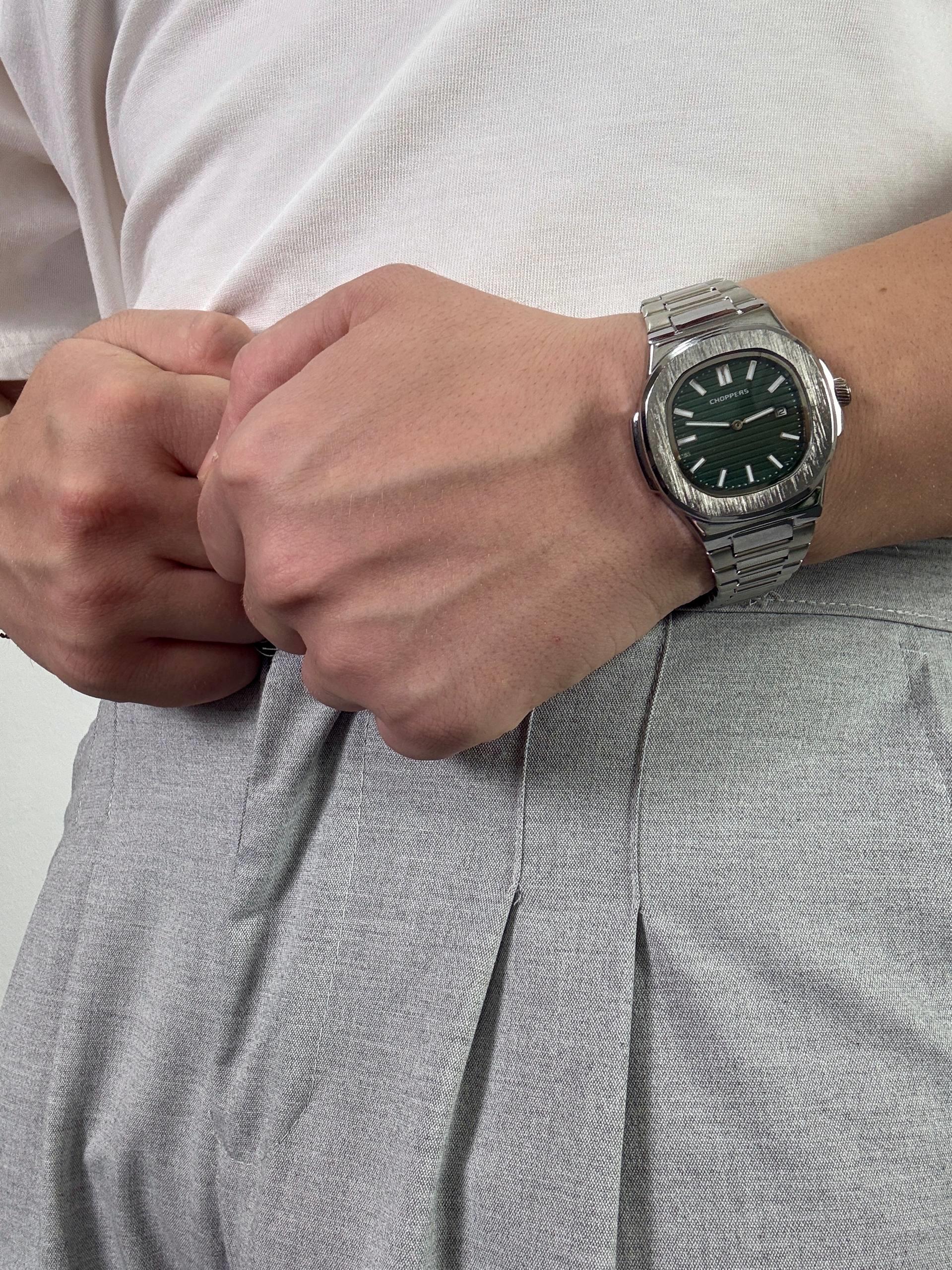 84 Vivaldi Green Screen Vintage Wristhwatch VV