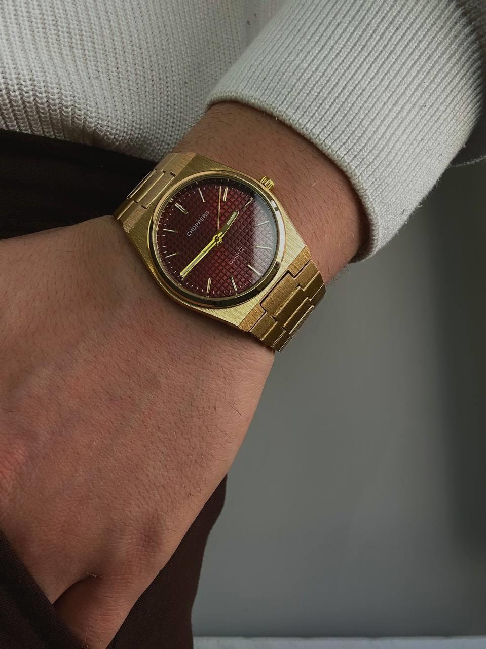 C.S Gold Cord Red Screen Vintage Wristhwatch