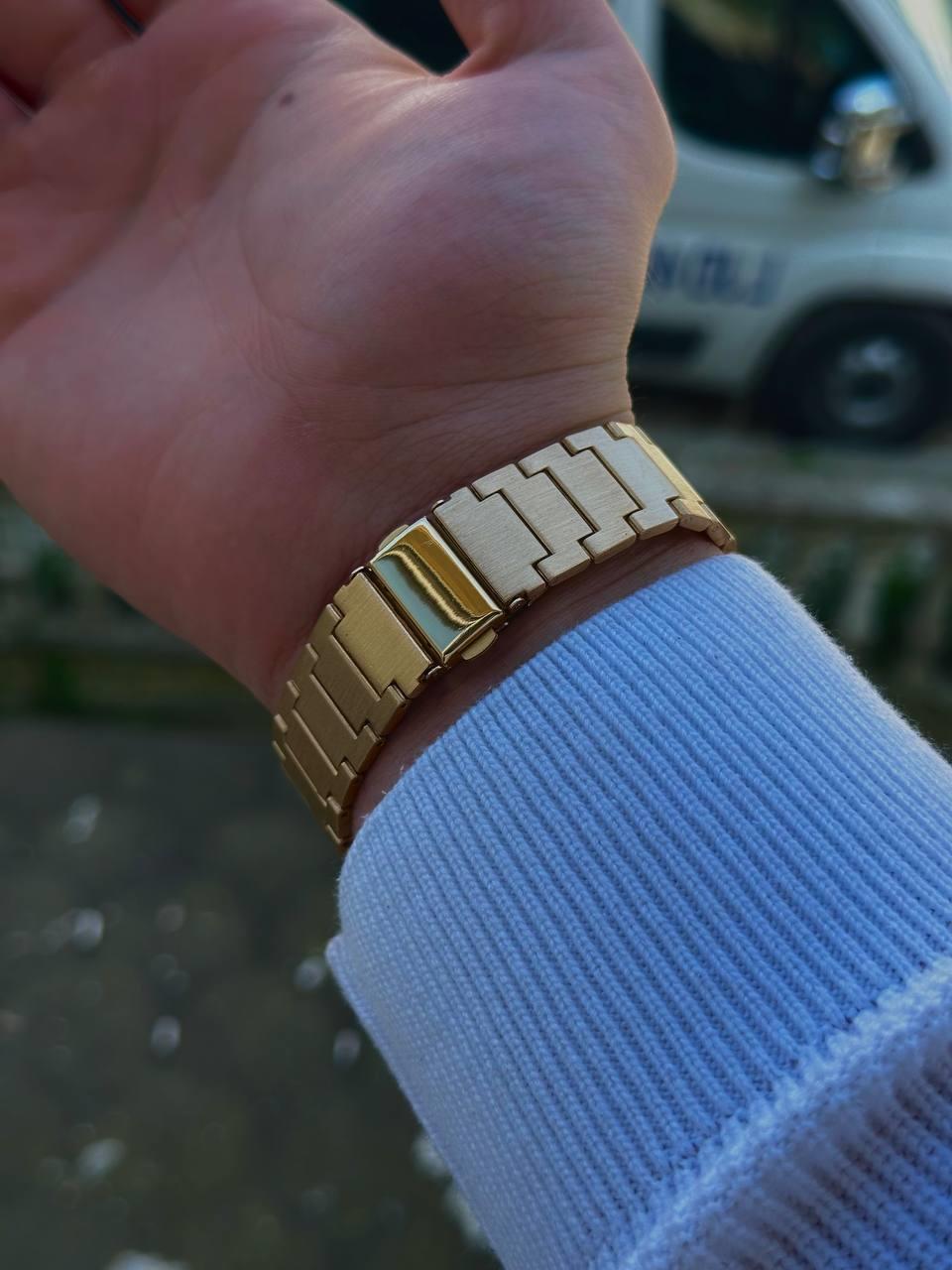 C.S Gold Cord Red Screen Vintage Wristhwatch