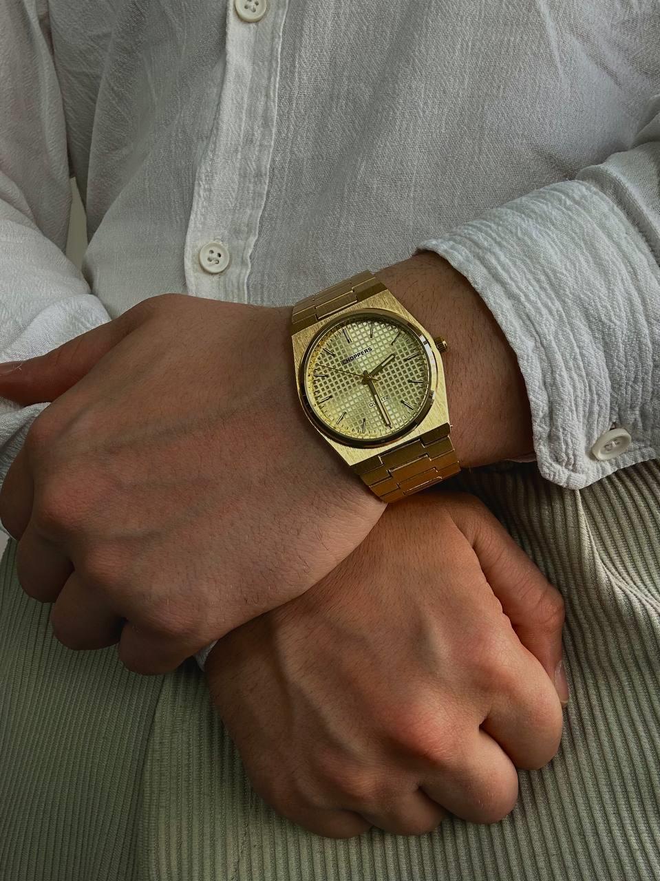 C.S Gold White Screen Vintage Wristhwatch