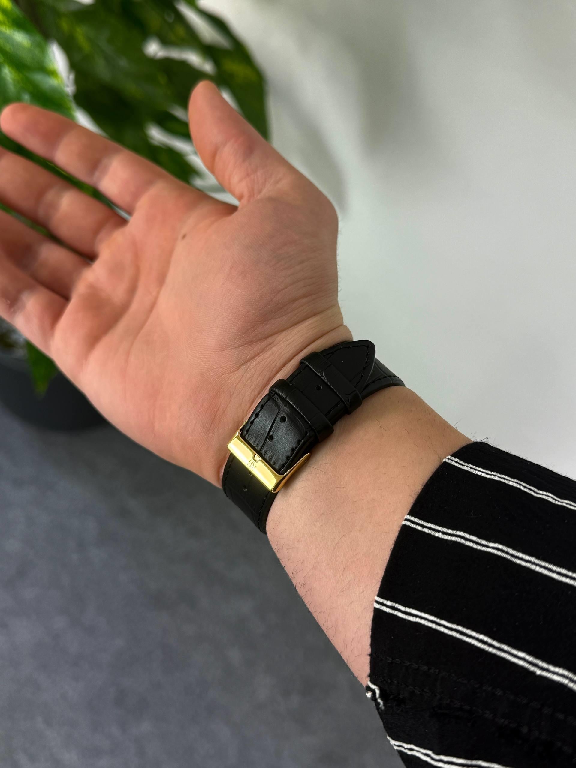 Dark Matter Leather Cord Vintage Wristhwatch