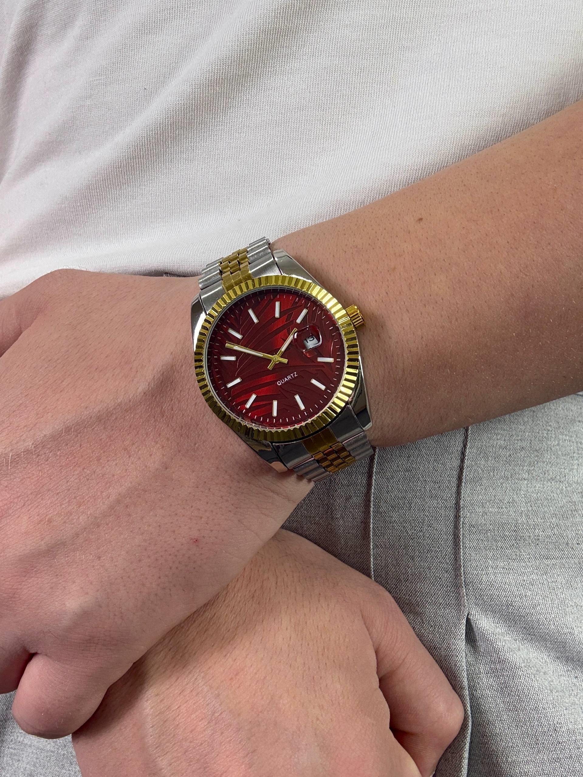Red Screen Vintage Wristhwatch VV