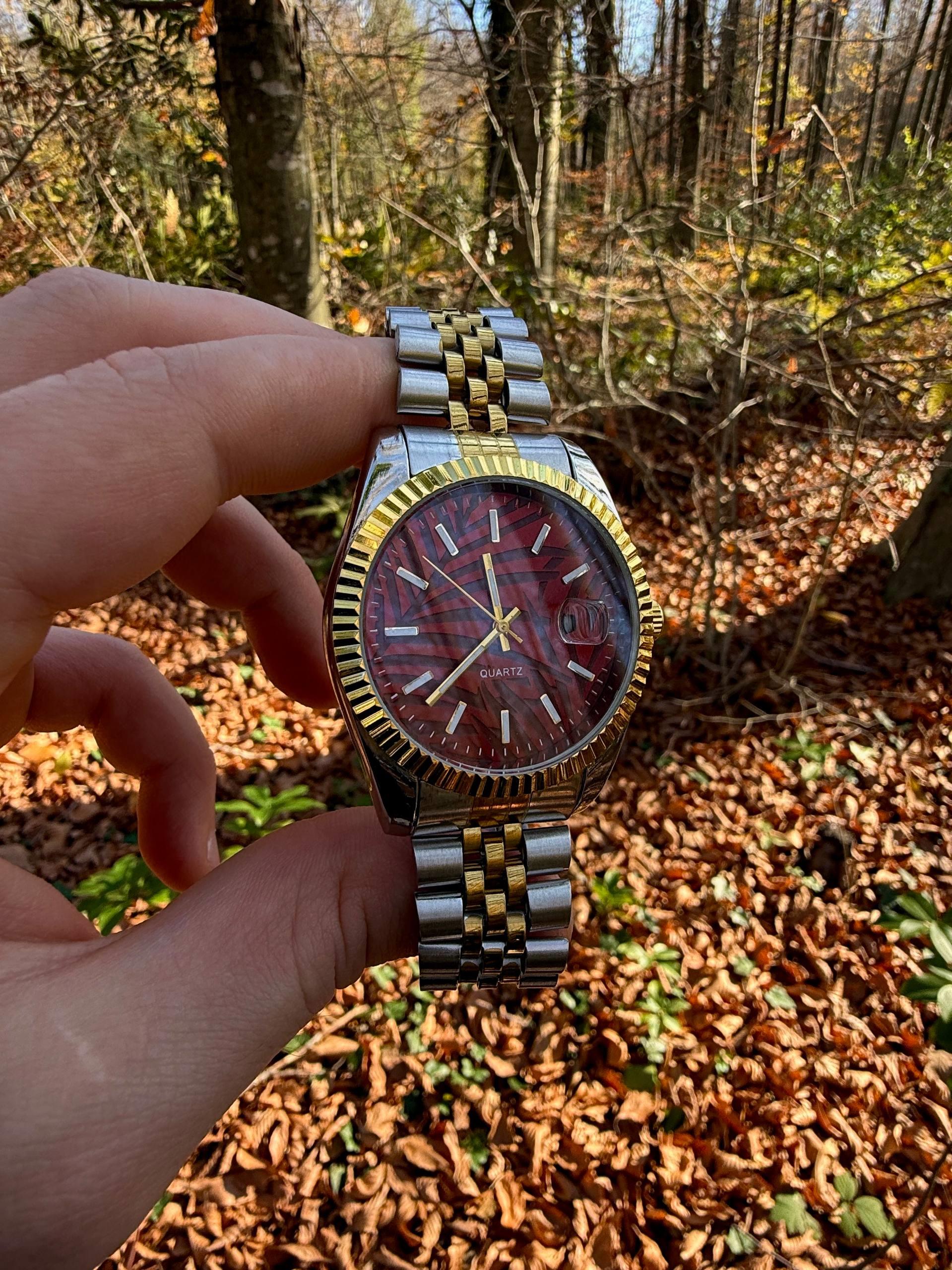 Red Screen Vintage Wristhwatch VV