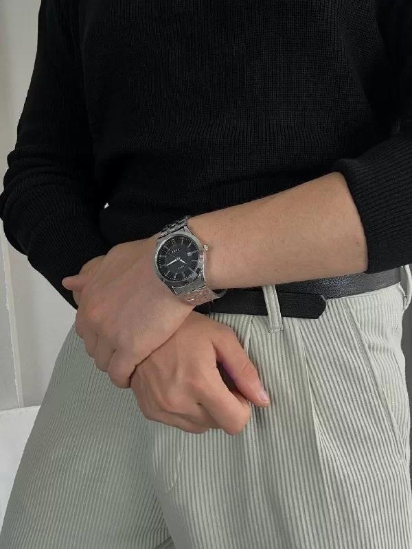T.T Black Screen Vintage Wristhwatch