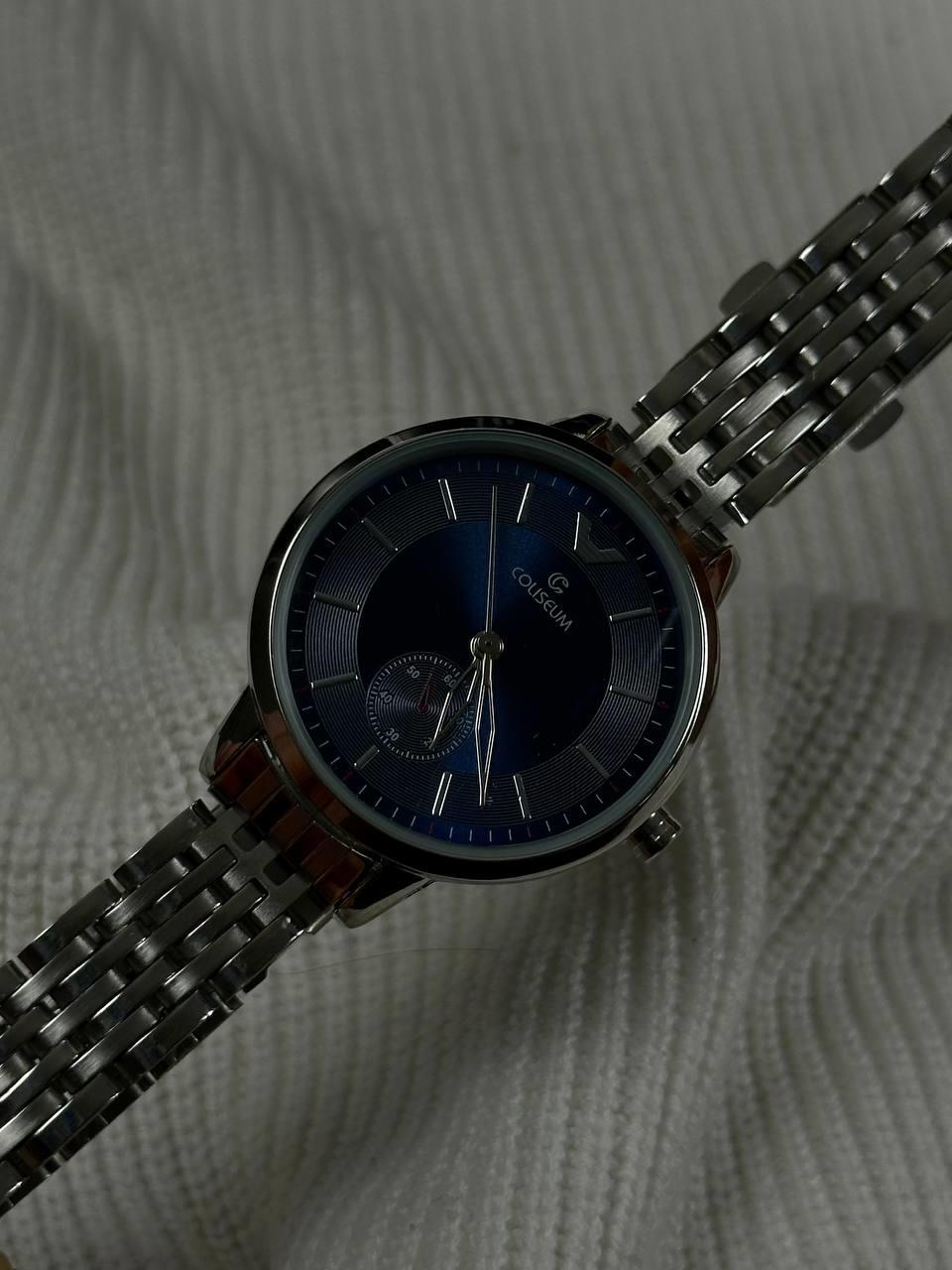 Woman Navy Blue Screen Vintage Wristhwatch