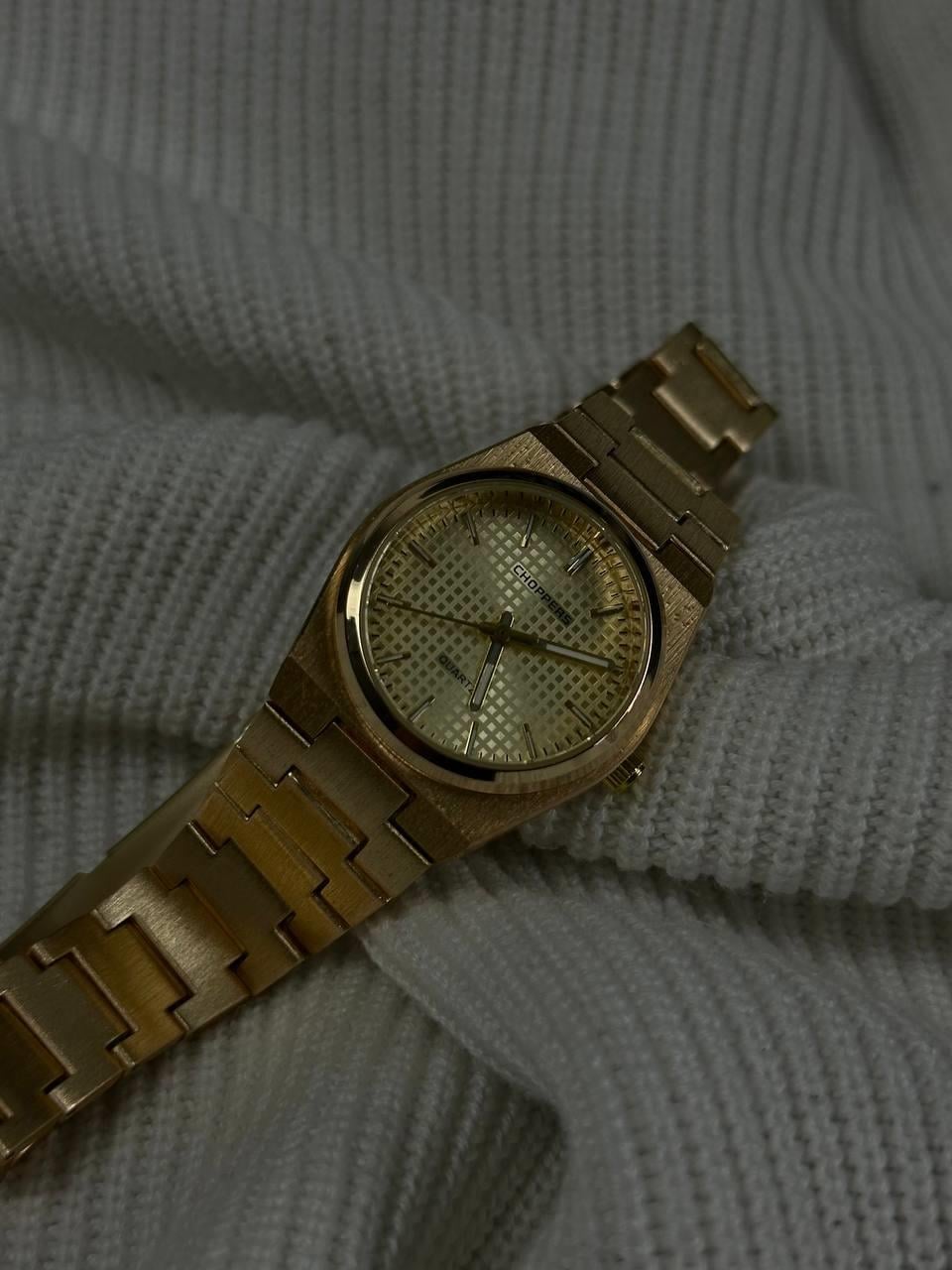 Woman White Screen Gold Cord Vintage Wristhwatch