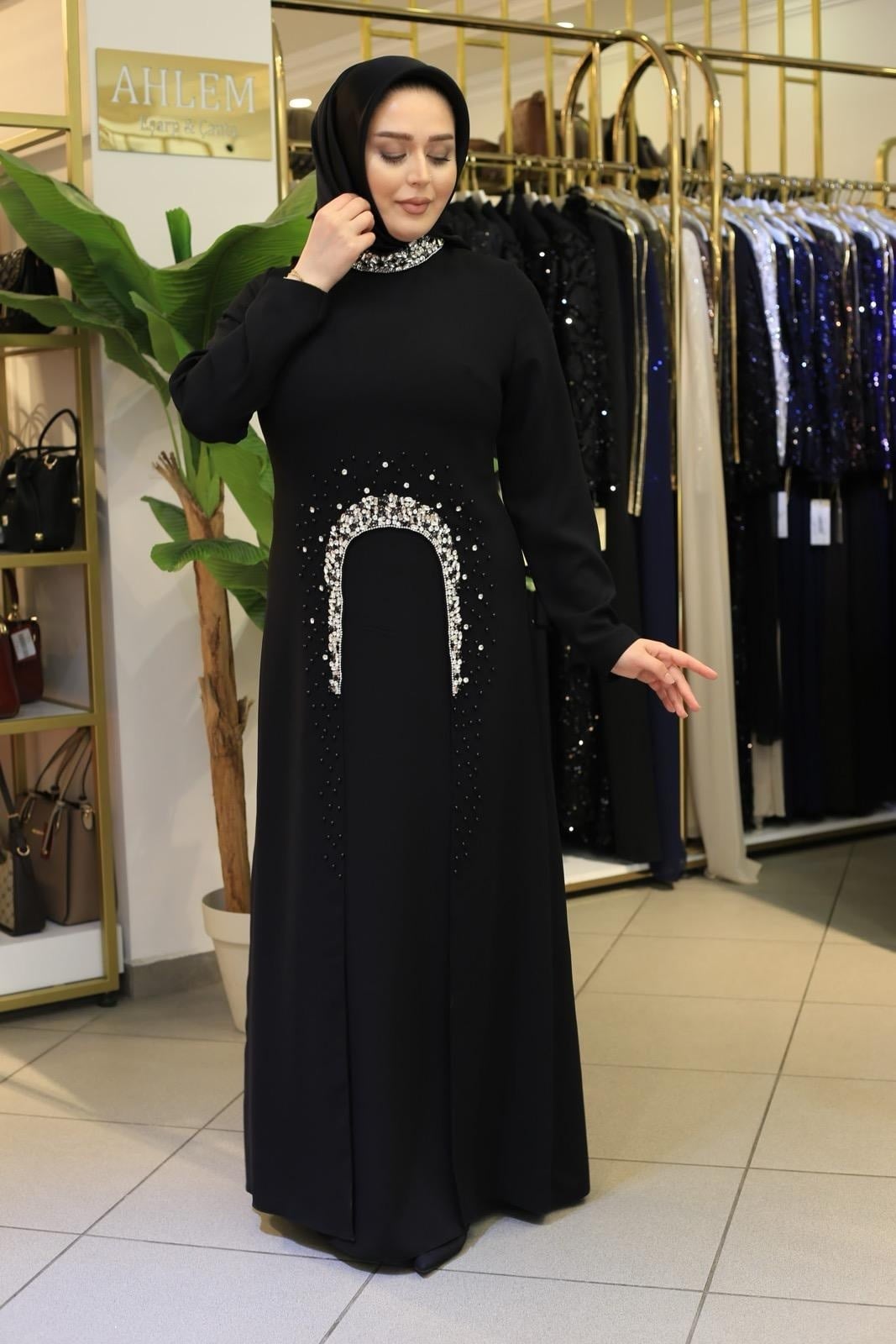 0007 KOD TAŞ DETAYLI KREP ELBİSE