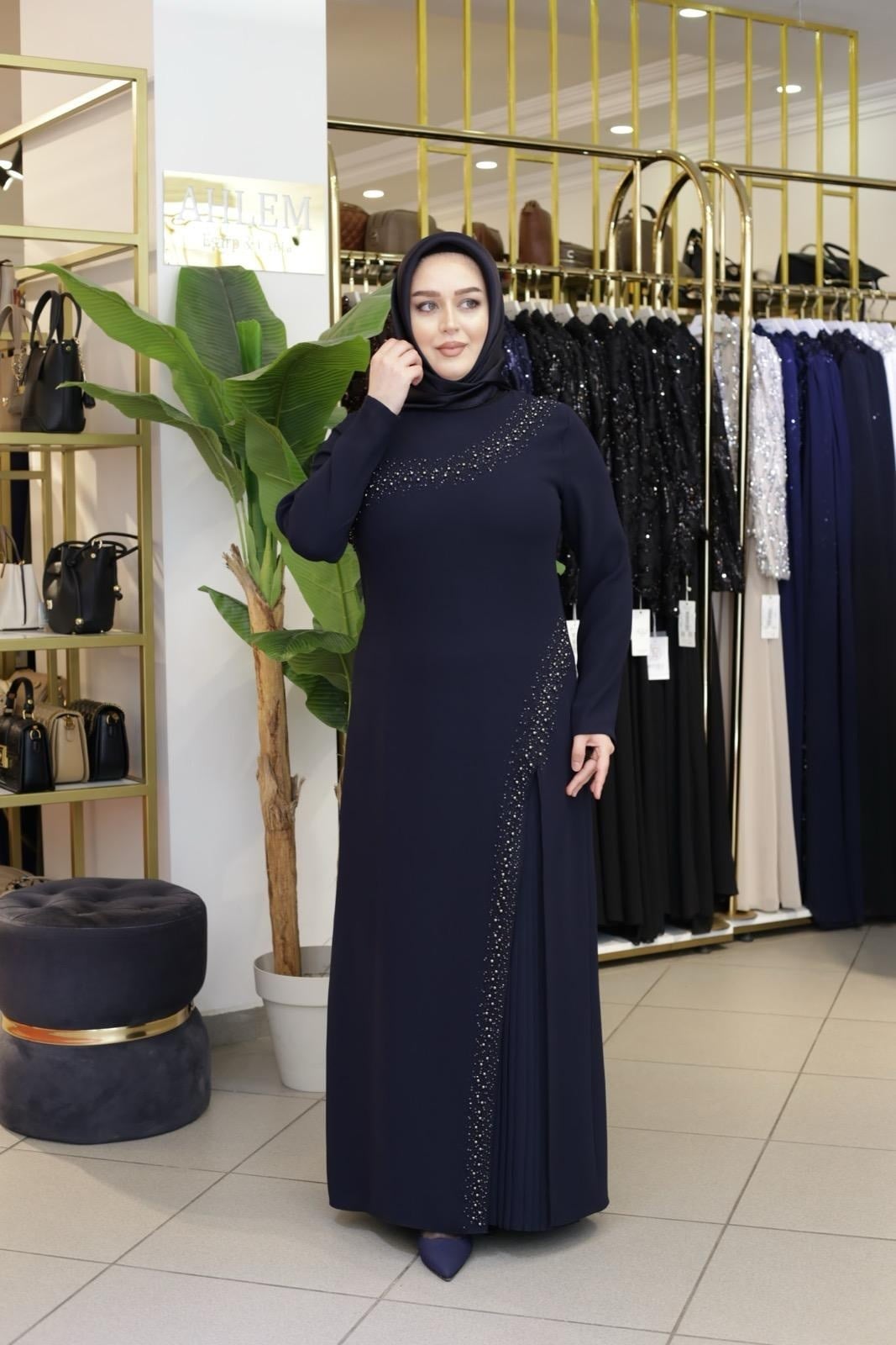 7118 KOD YAKA KISMI TAŞ DETAYLI ELBİSE