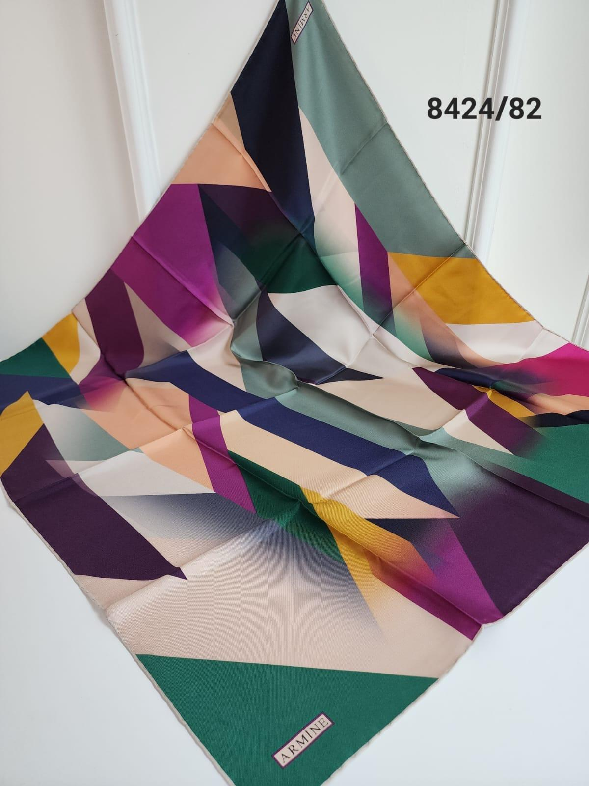 8424/82 CODE ÉCHARPE EN SOIE ARMINE TWIL À MOTIFS GÉOMÉTRIQUES