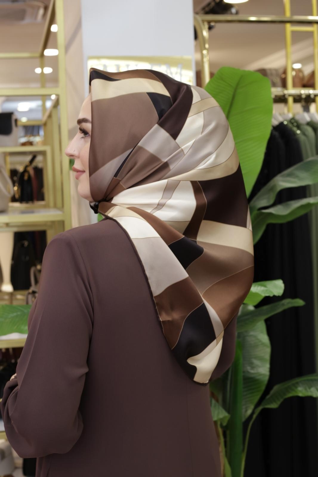 GEOMETRİK DESEN ARMİNE SAF İPEK EŞARP 9633/50 KOD