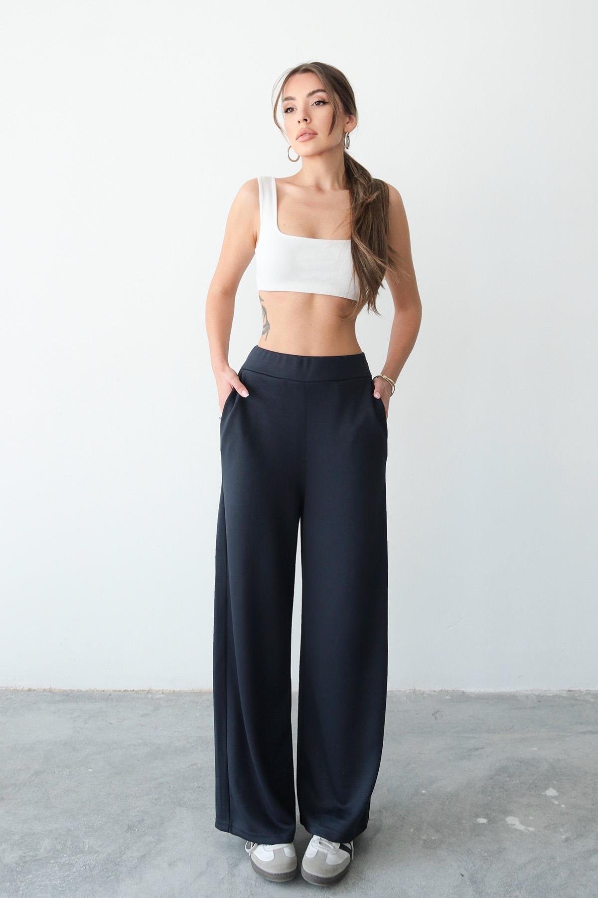 Women’s Elastic Waist Relax Fit Wide-Leg Sweatpants with Pockets - Navy
