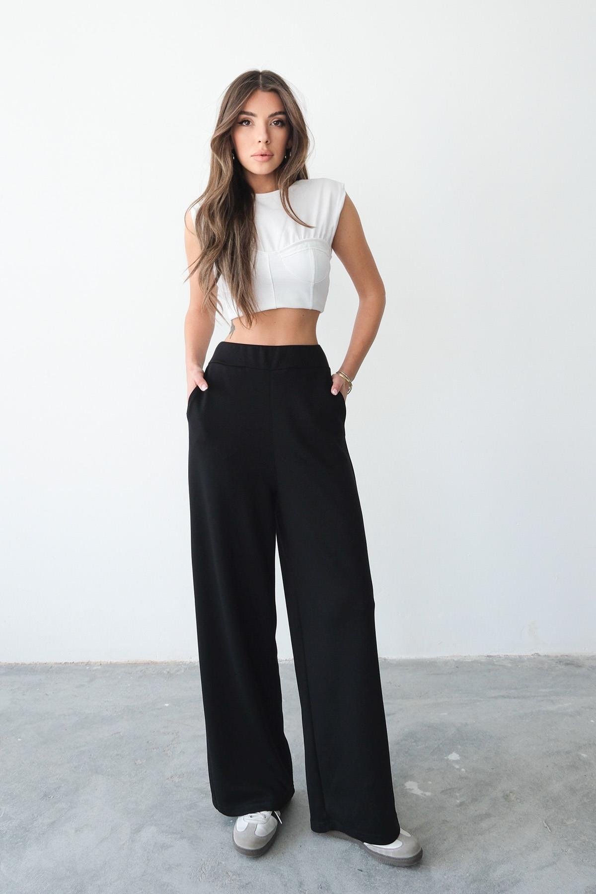 Women’s Elastic Waist Relax Fit Wide-Leg Sweatpants with Pockets - Black