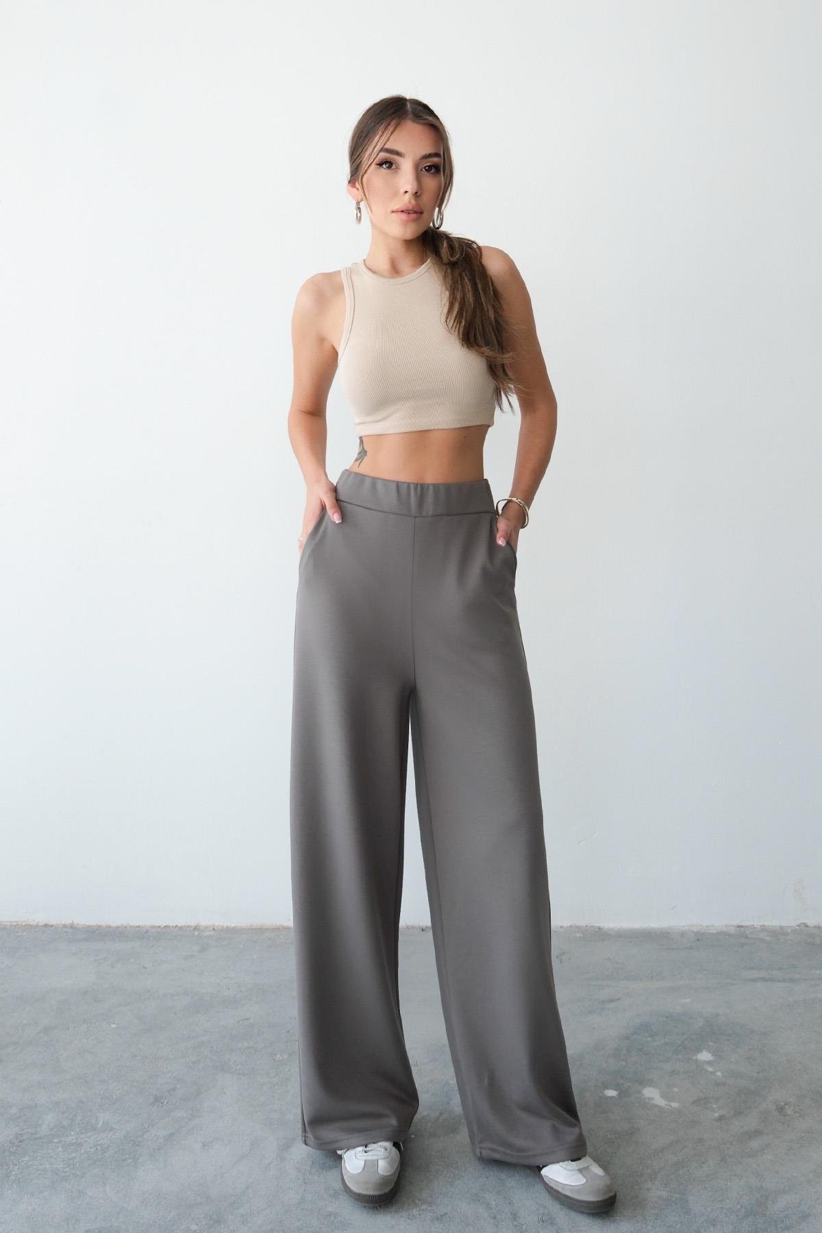 Women’s Elastic Waist Relax Fit Wide-Leg Sweatpants with Pockets - Taupe