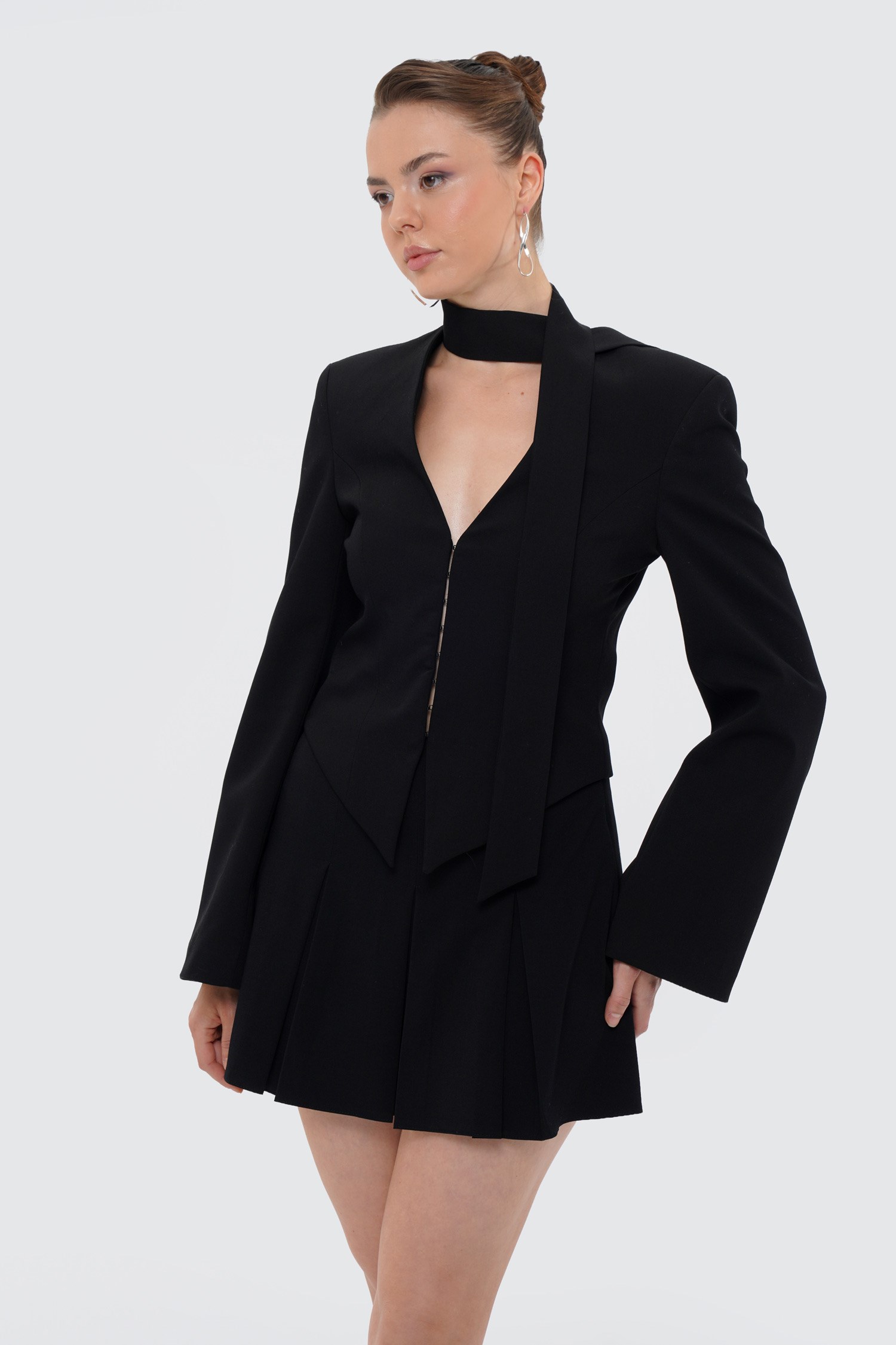 Kadın Siyah Yakası Şal Detaylı Fit Crop Ceket