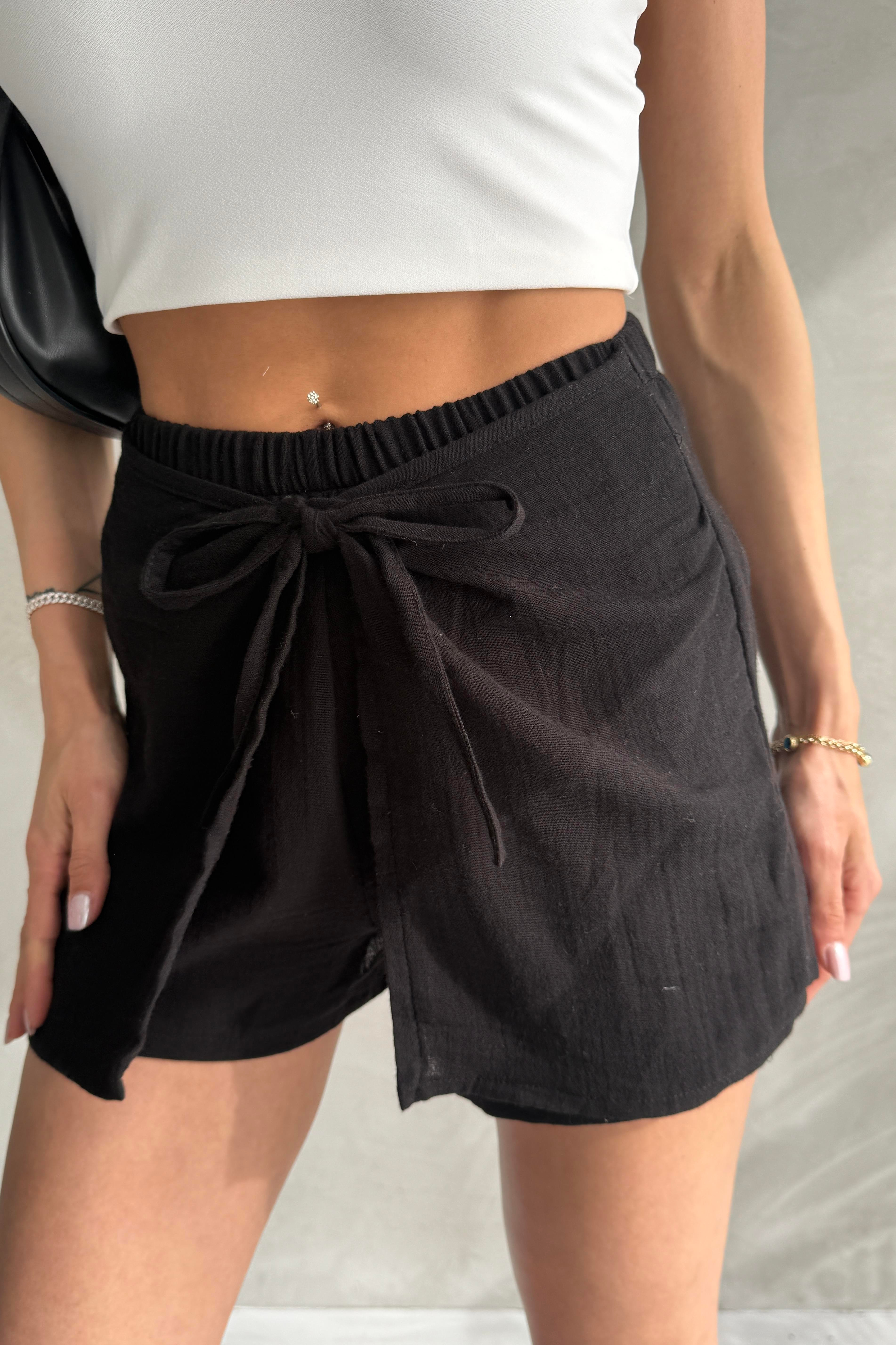Belden Bağlama Detaylı Müslin Siyah Short