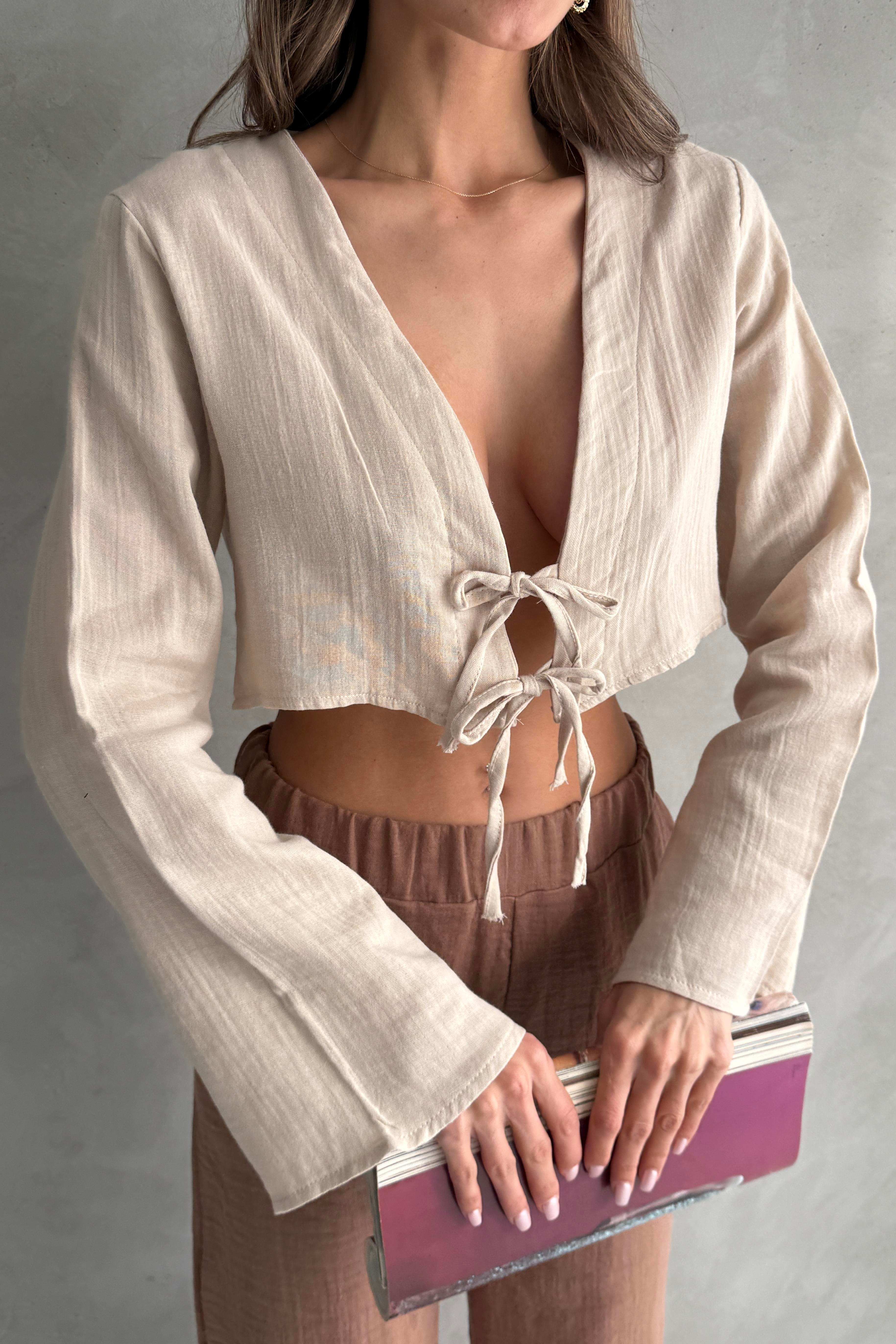 Fiyonk Detaylı Bej Crop Bluz
