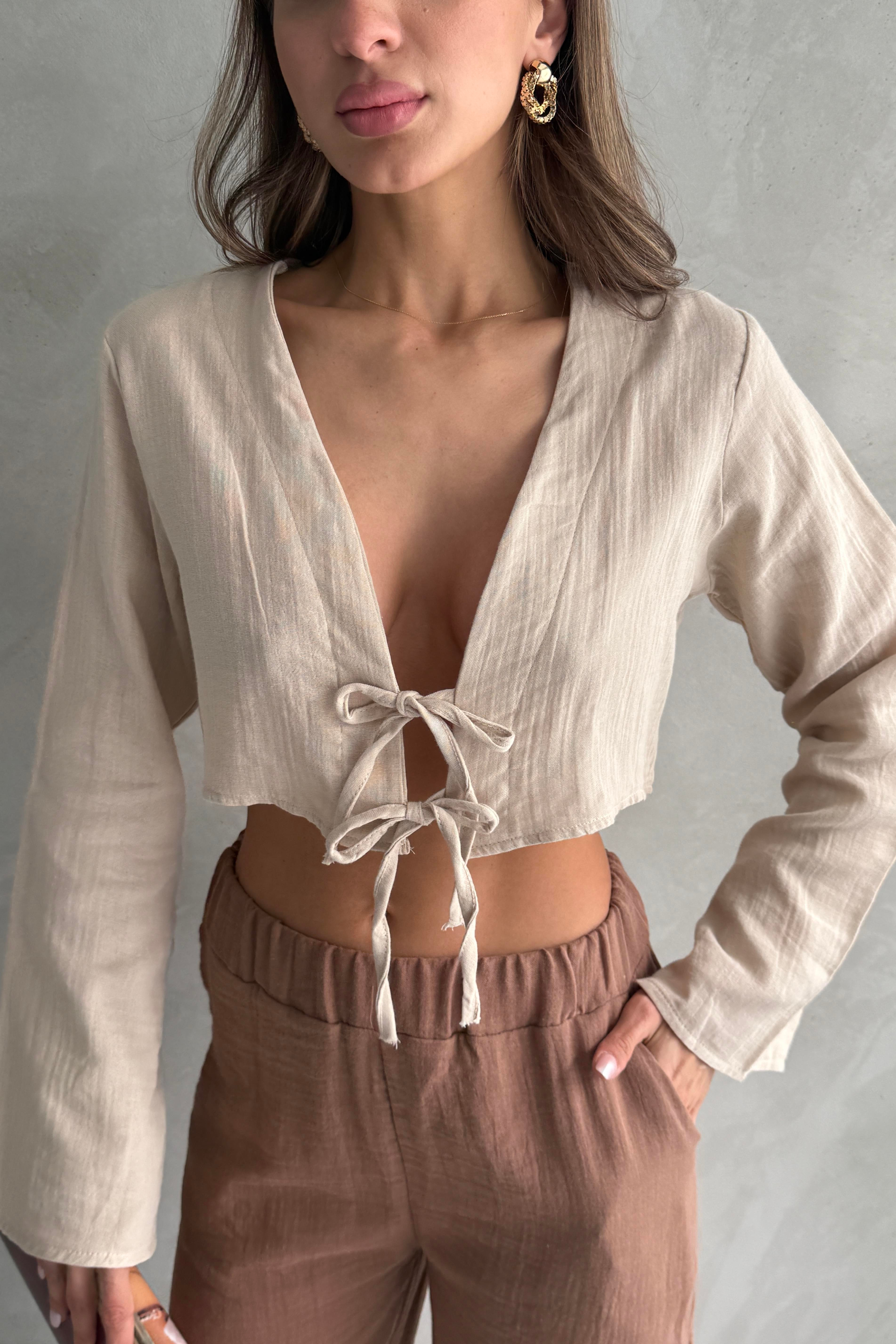 Fiyonk Detaylı Bej Crop Bluz