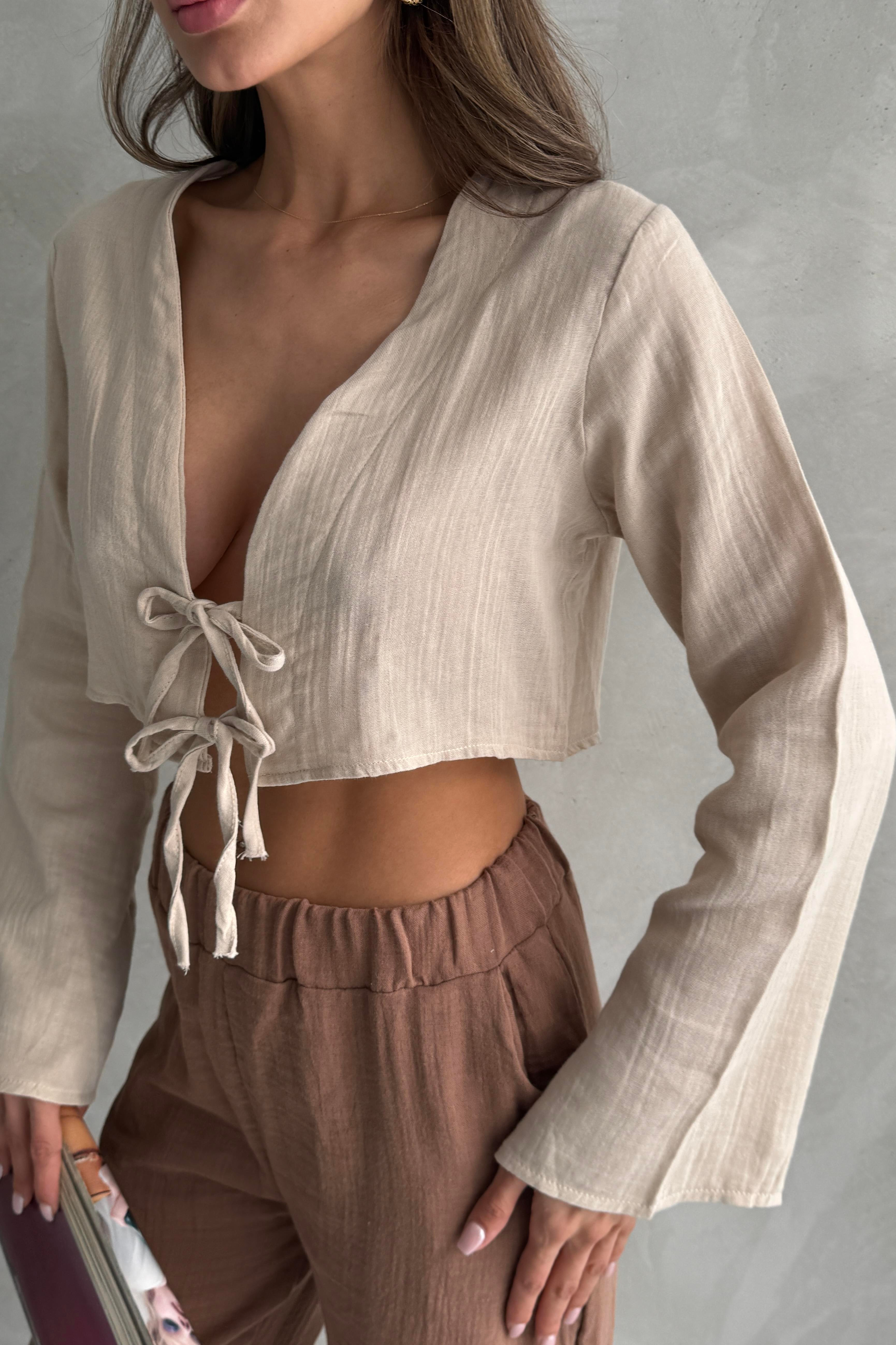 Fiyonk Detaylı Bej Crop Bluz