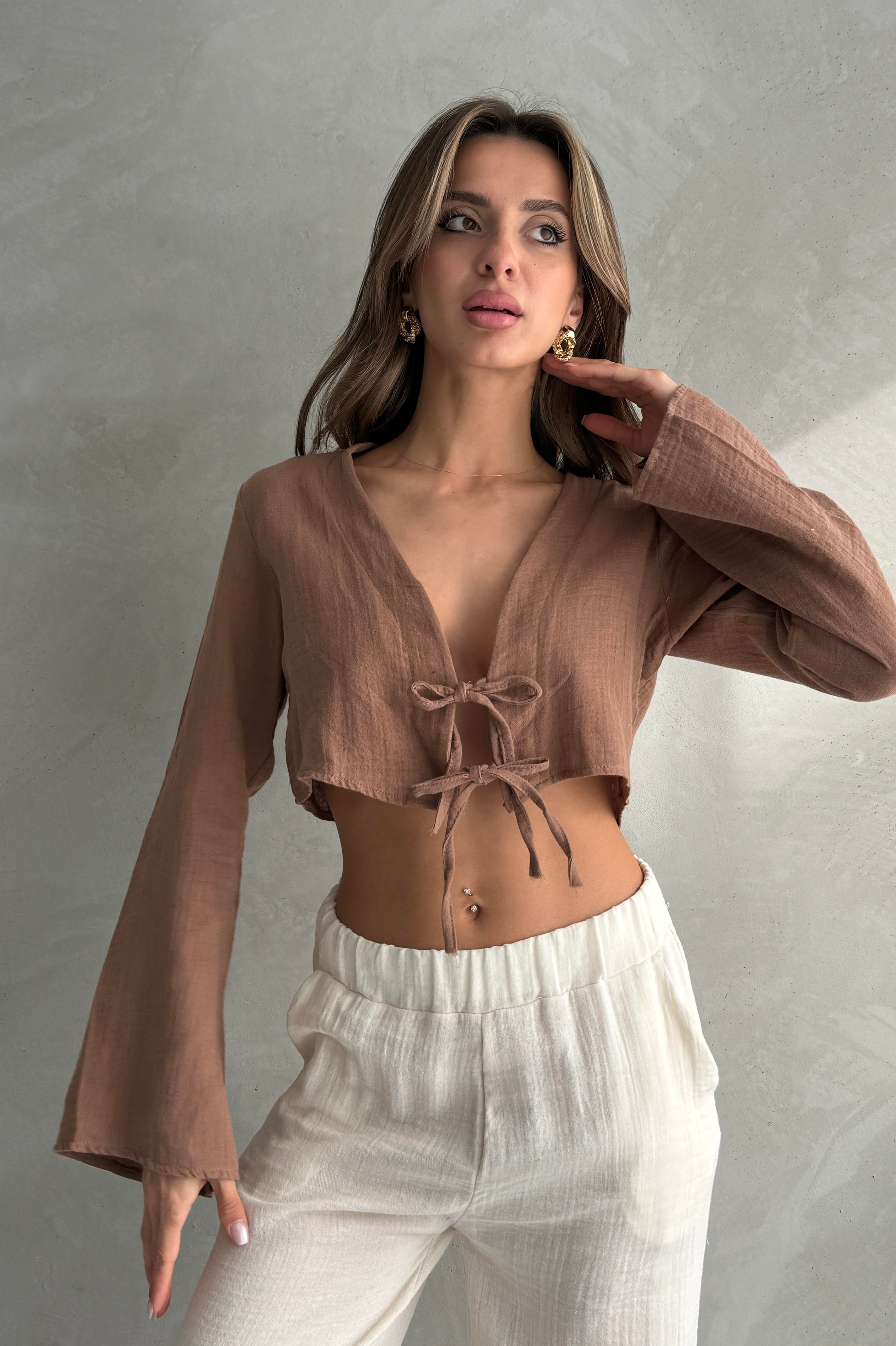 Fiyonk Detaylı Kahverengi Crop Bluz