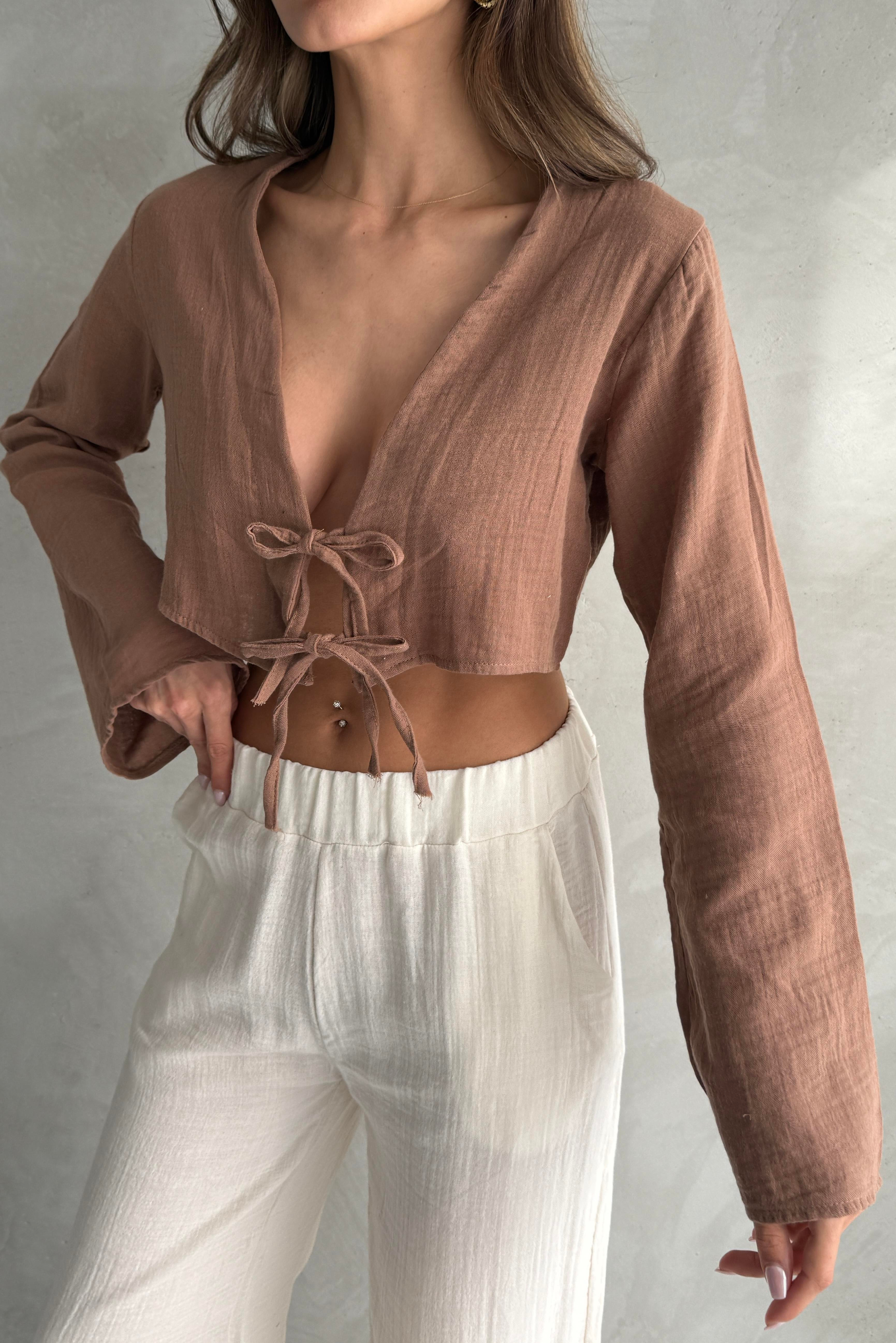 Fiyonk Detaylı Kahverengi Crop Bluz