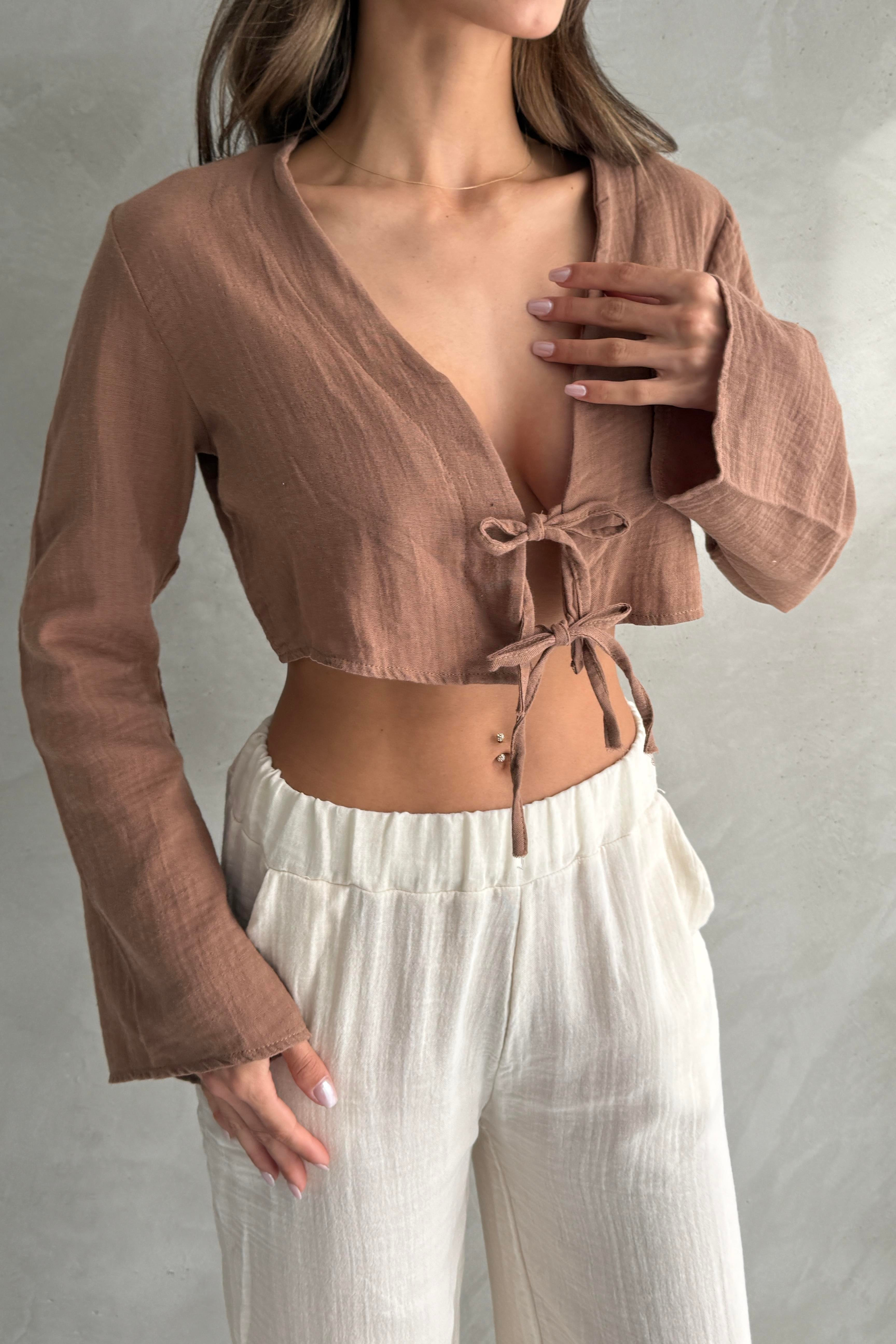 Fiyonk Detaylı Kahverengi Crop Bluz