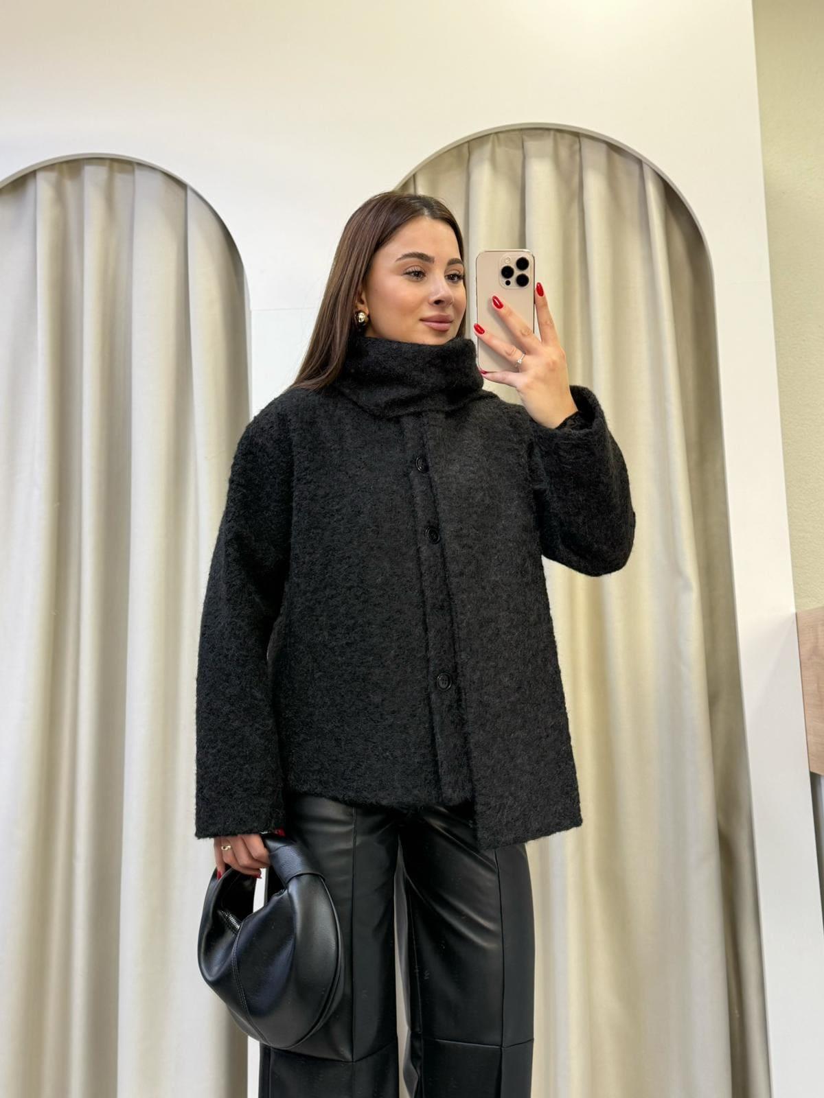 Livia Siyah Atkılı Keçe Kaban