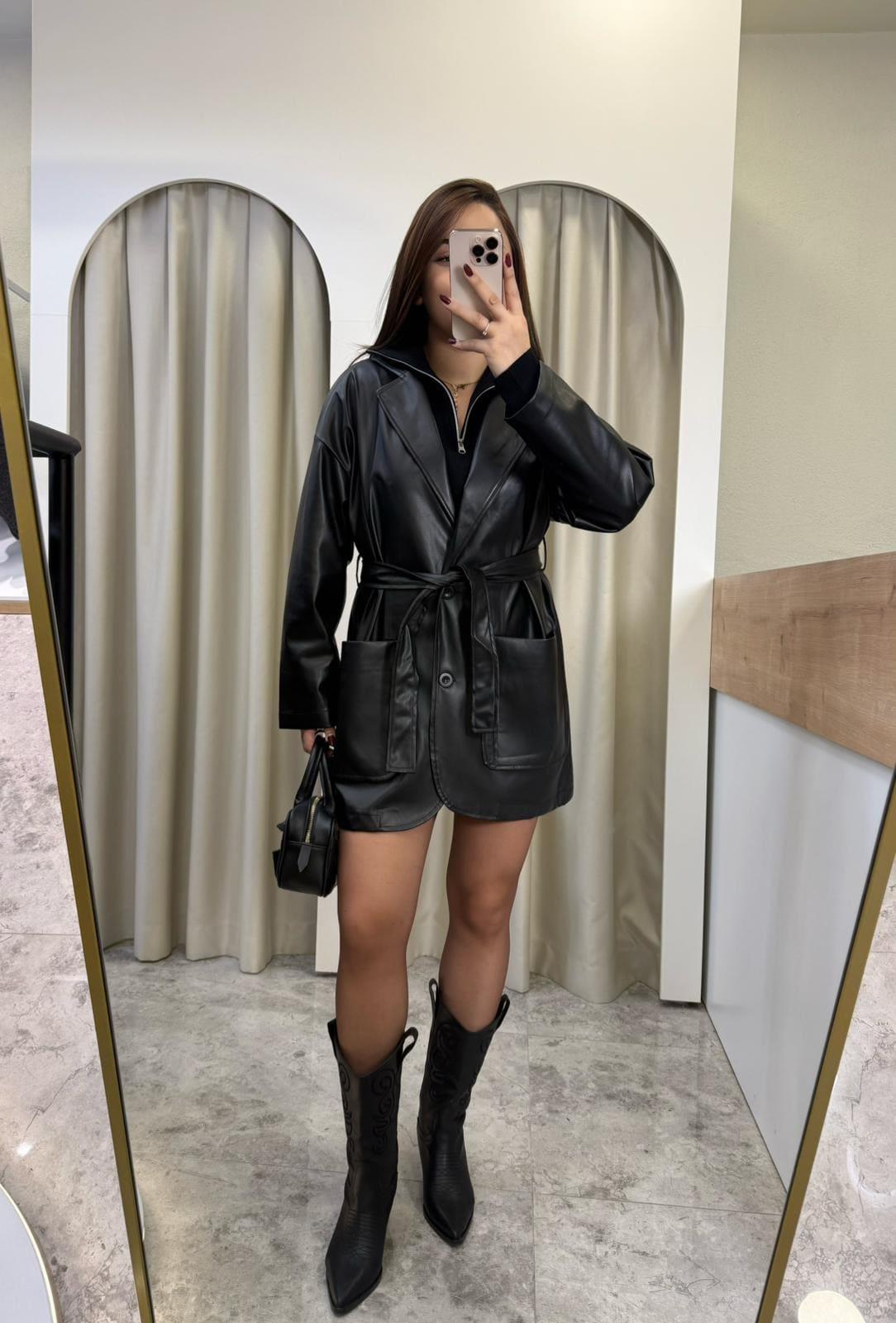Oversize Kuşaklı Siyah Deri Ceket
