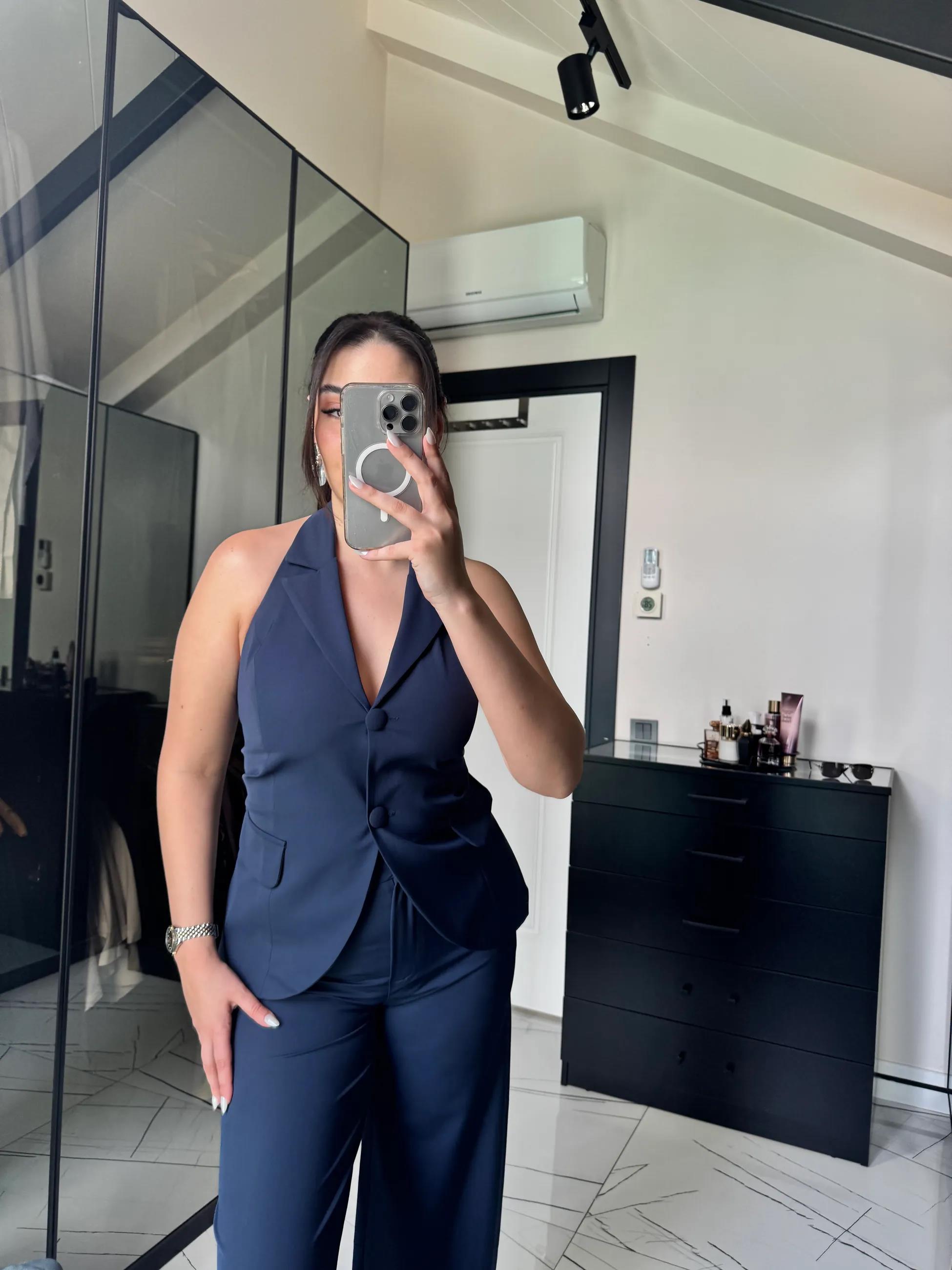 SIRT DEKOLTELİ ÇİFT DÜĞMELİ YELEK