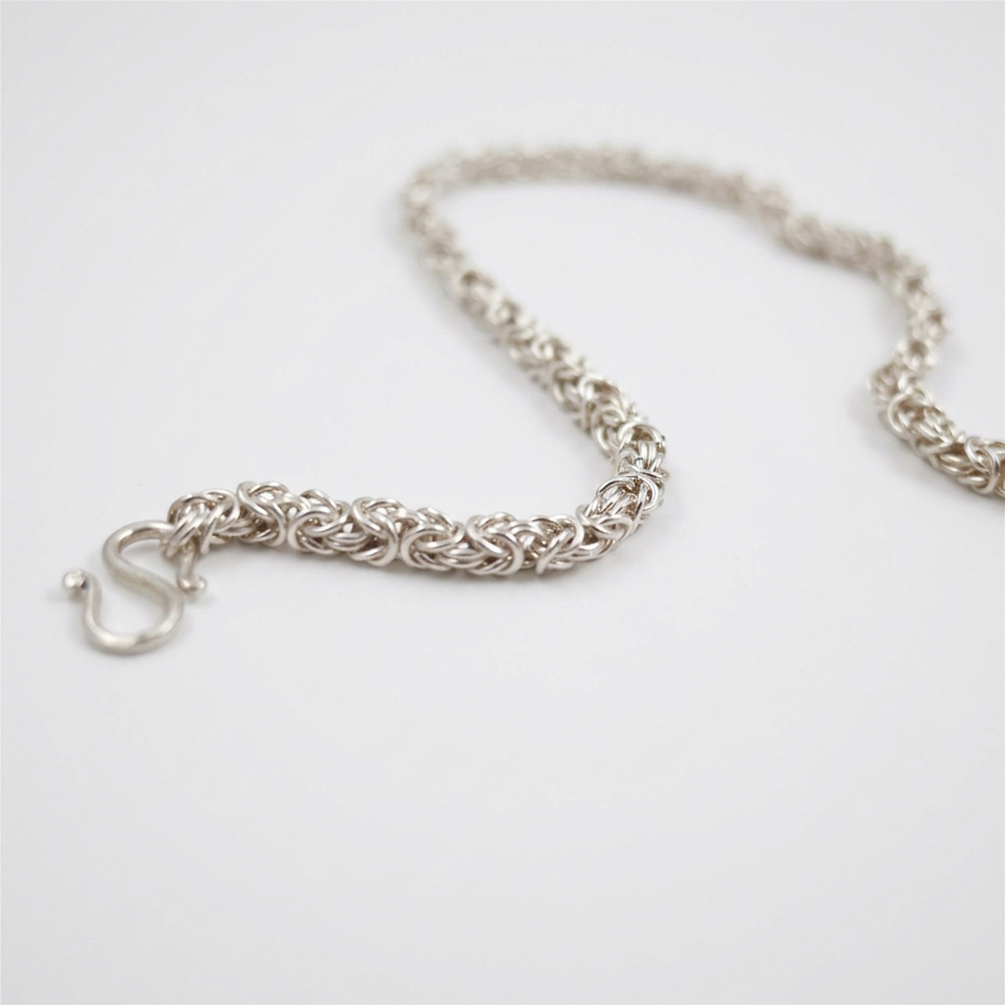 HOLE CHOKER 