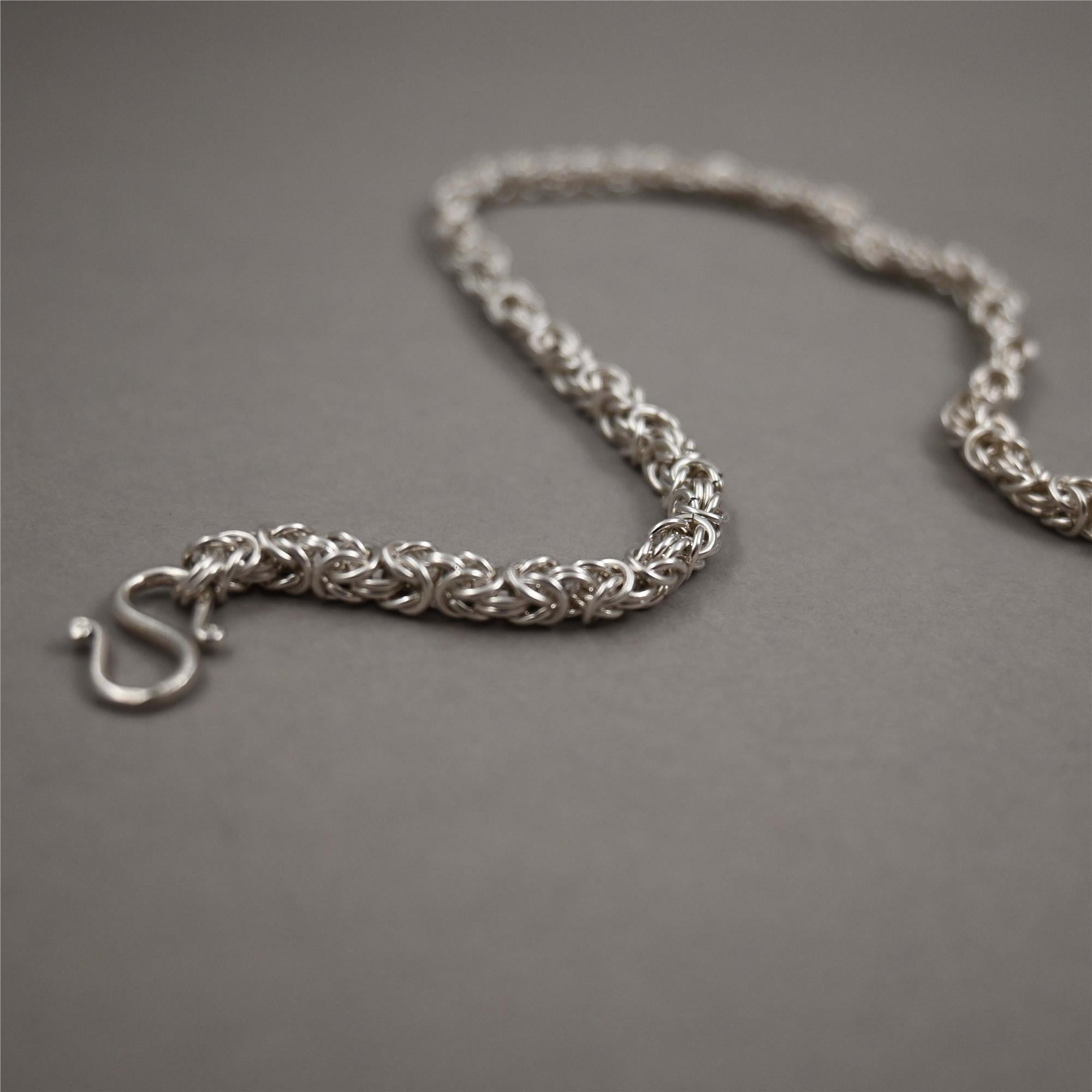 HOLE CHOKER